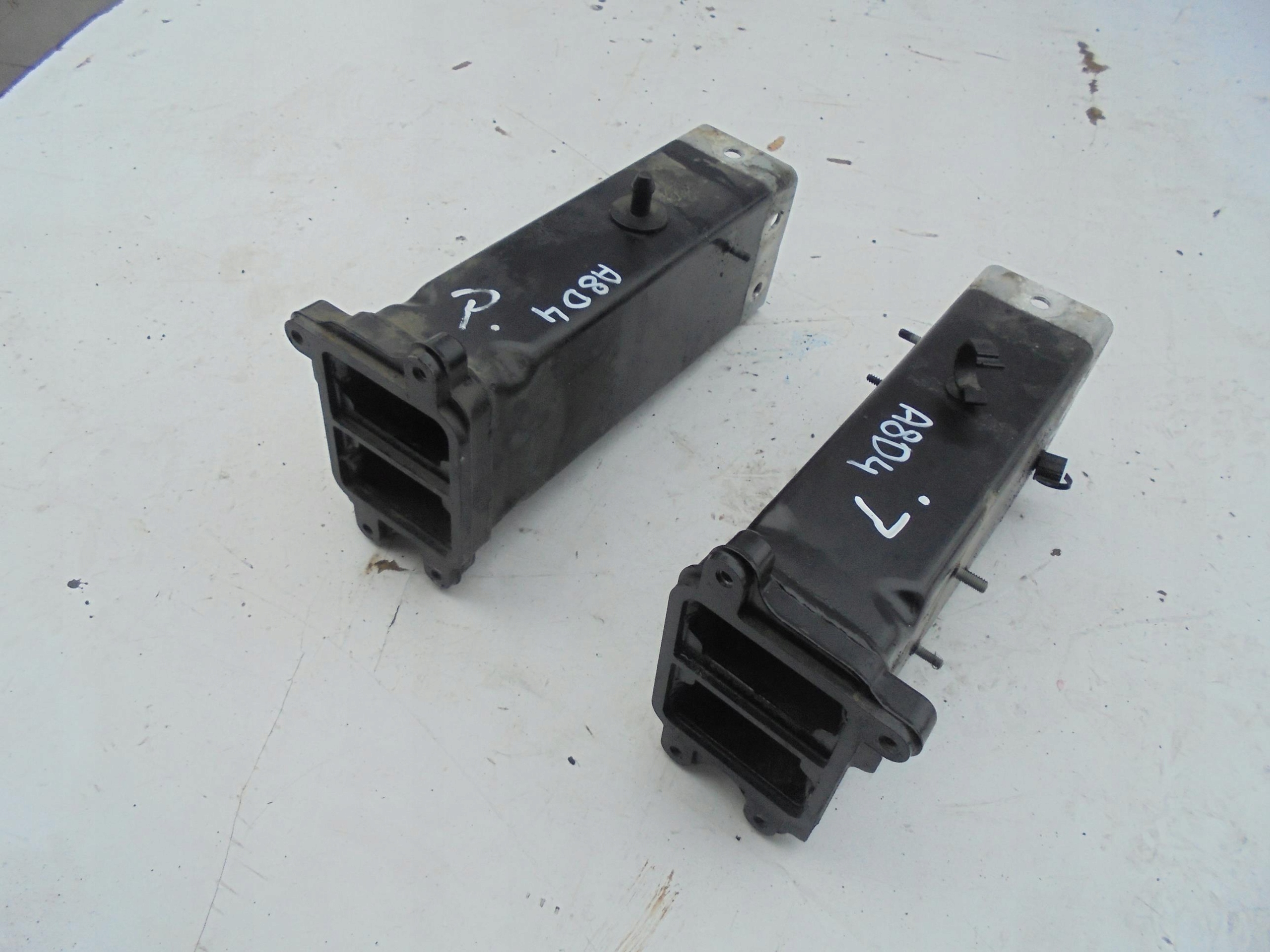 ЧАСТЬ СГИБА ПРАВЫЙ ПЕРЕД AUDI A8 D4