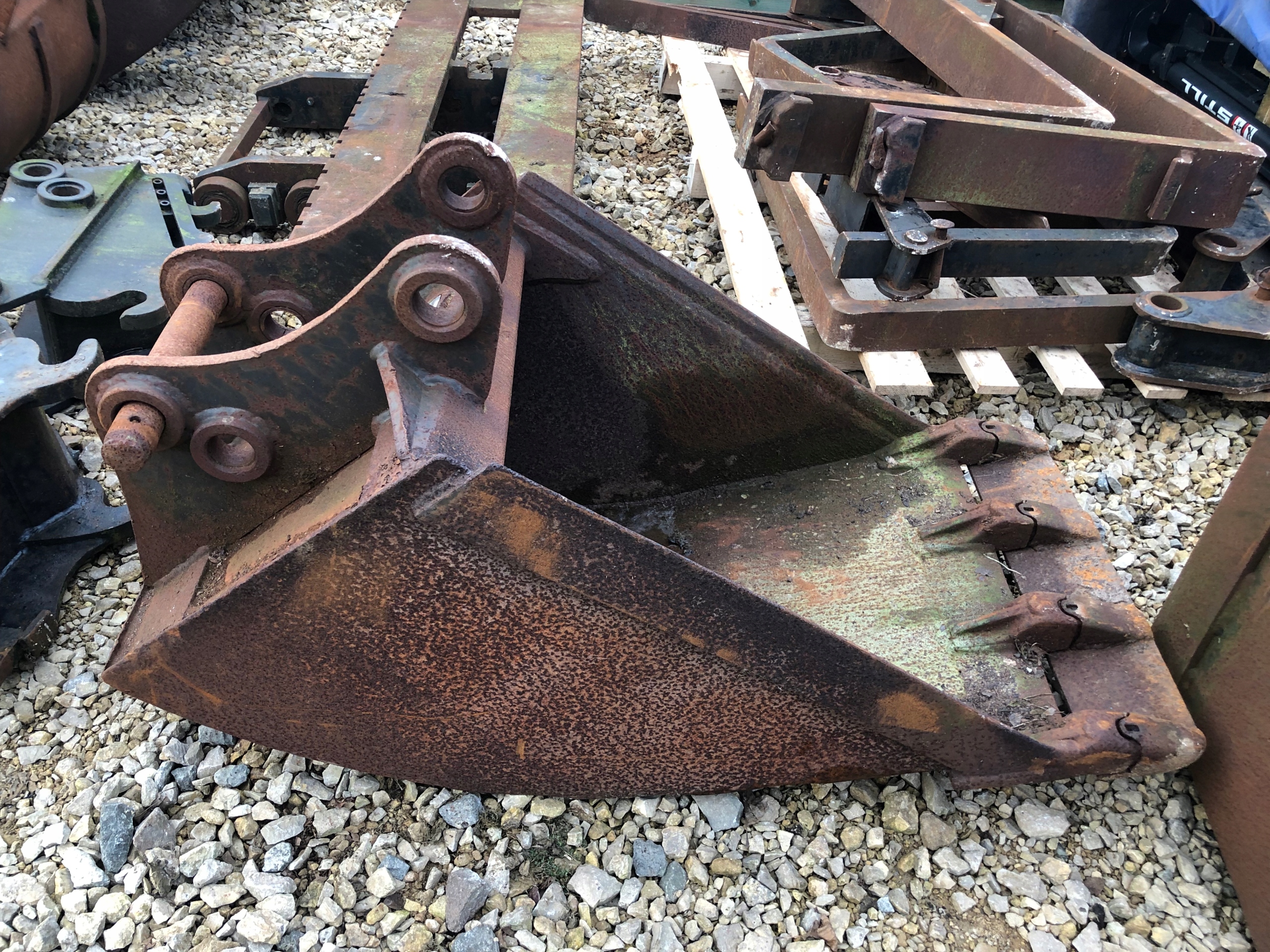 123 - Ковш для экскаватора NH 60 см