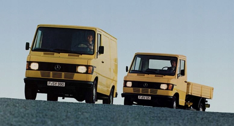 PAS TYLNY ZDERZAK TYŁ MERCEDES KACZKA T1 207-410 Producent części Inny