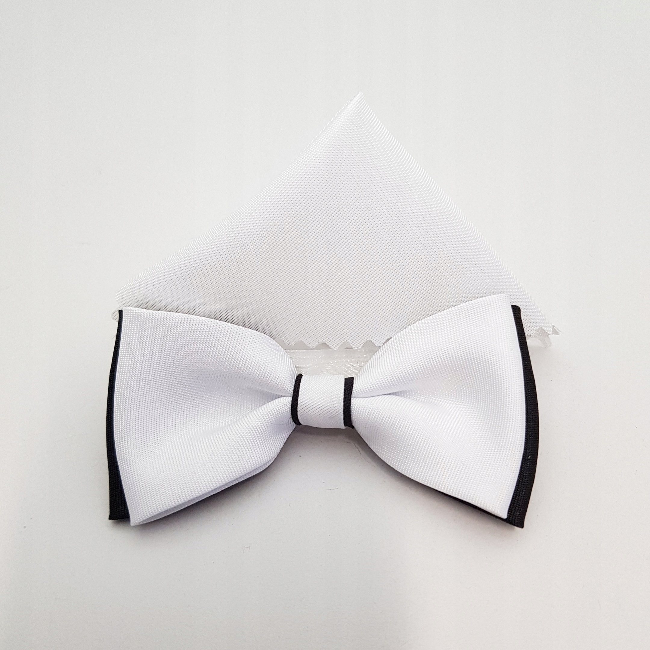 KOMUNIJNA MUSZKA BIAŁO CZARNA MUCHA Z POSZETKĄ Marka Inna marka