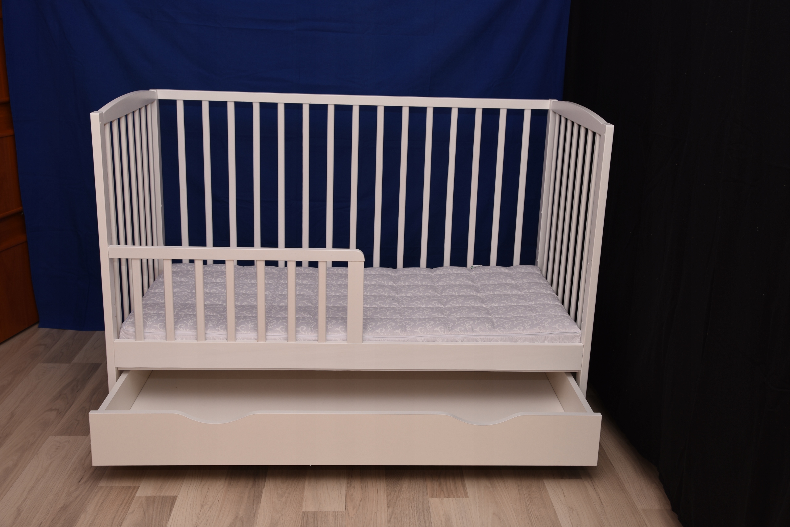 ŁÓŻECZKO/TAPCZANIK DZIECIĘCE BIAŁE Z SZUFLADĄ-NOWE Długość 120 cm