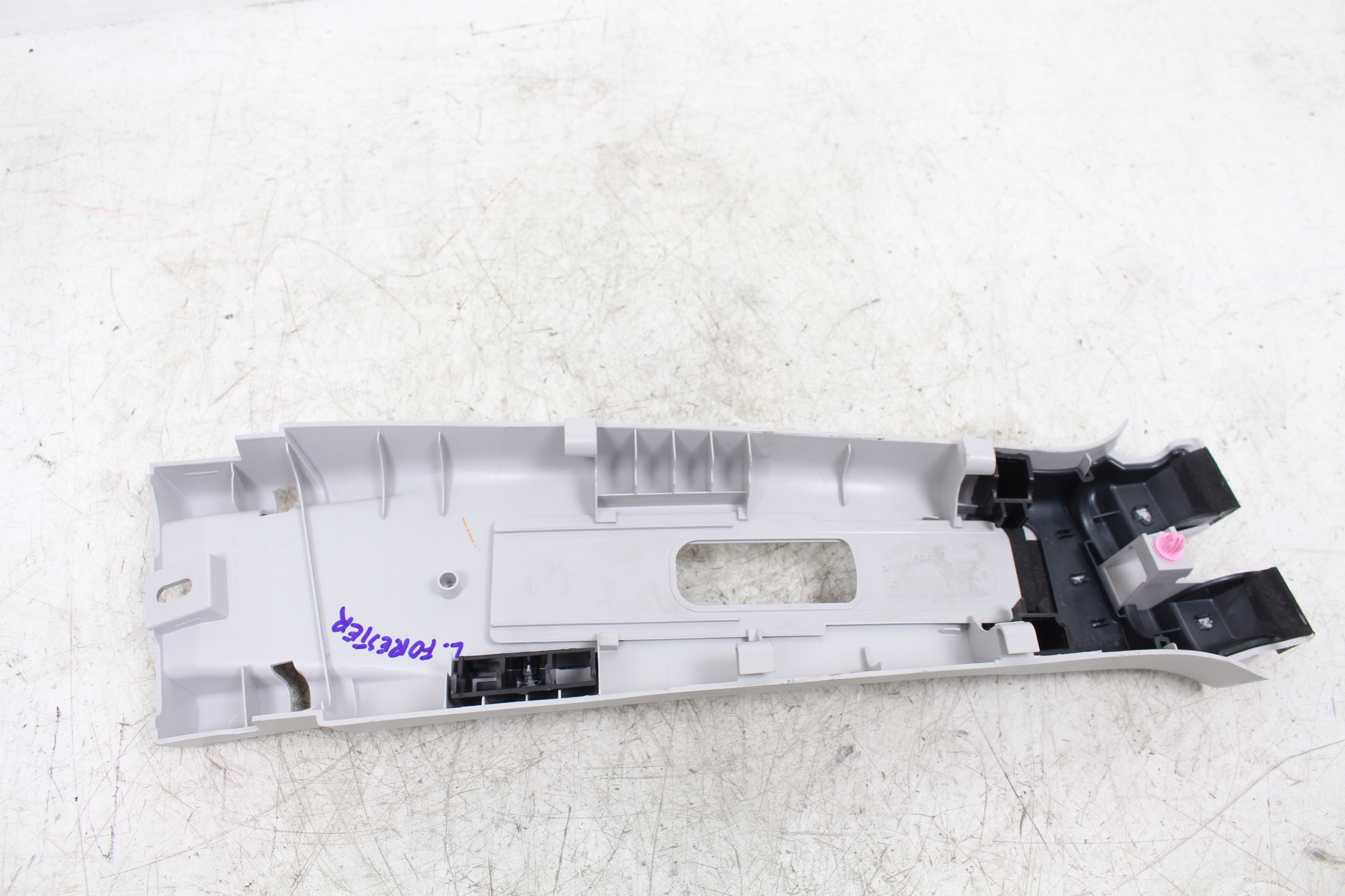 PLASTIK OSŁONA SŁUPKA LEWA SUBARU FORESTER IV 2018 Producent części Subaru OE