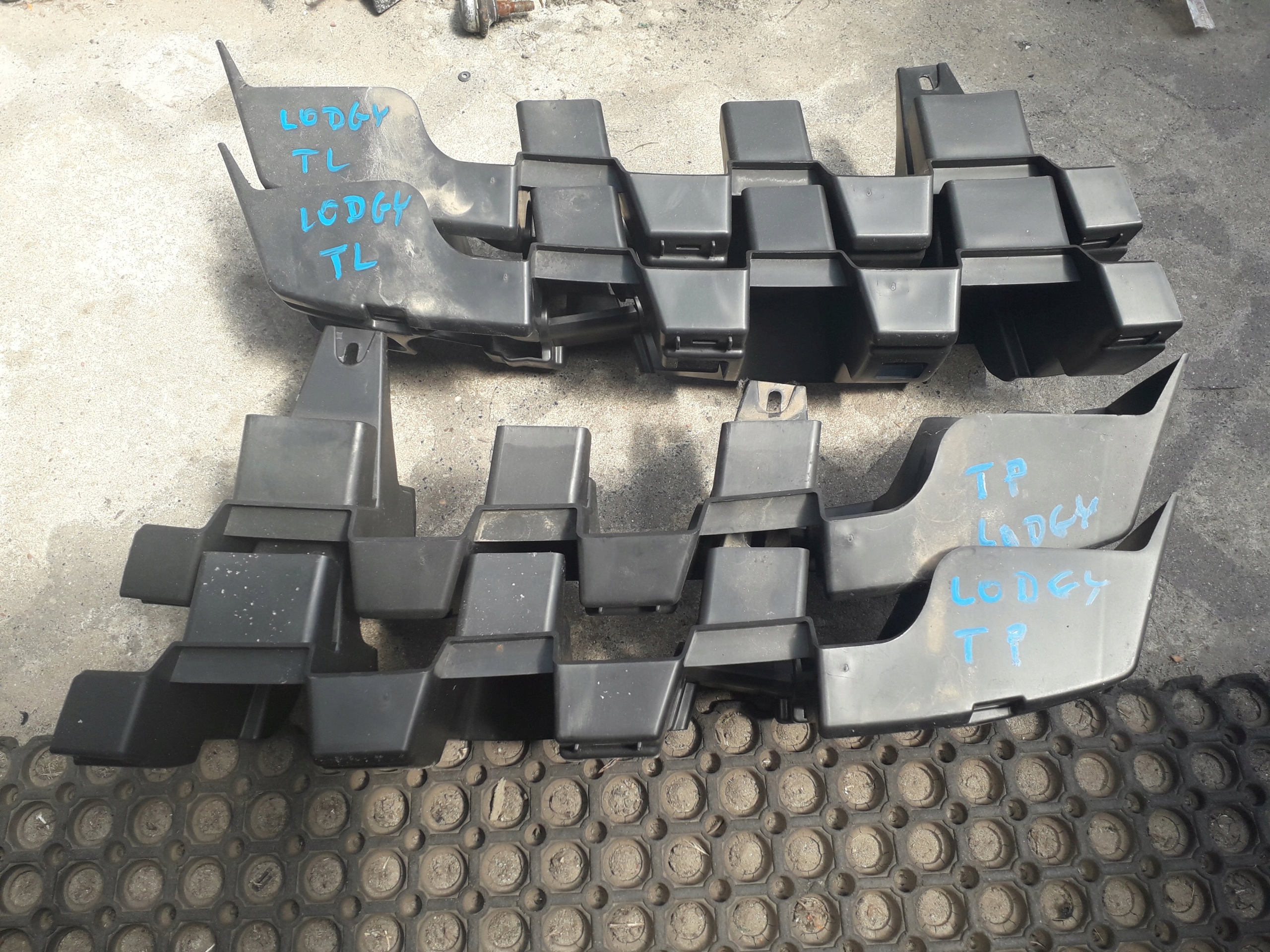 АМОРТИЗАТОР БАМПЕРА ЗАДНІЙ DACIA LODGY ЛІВИЙ