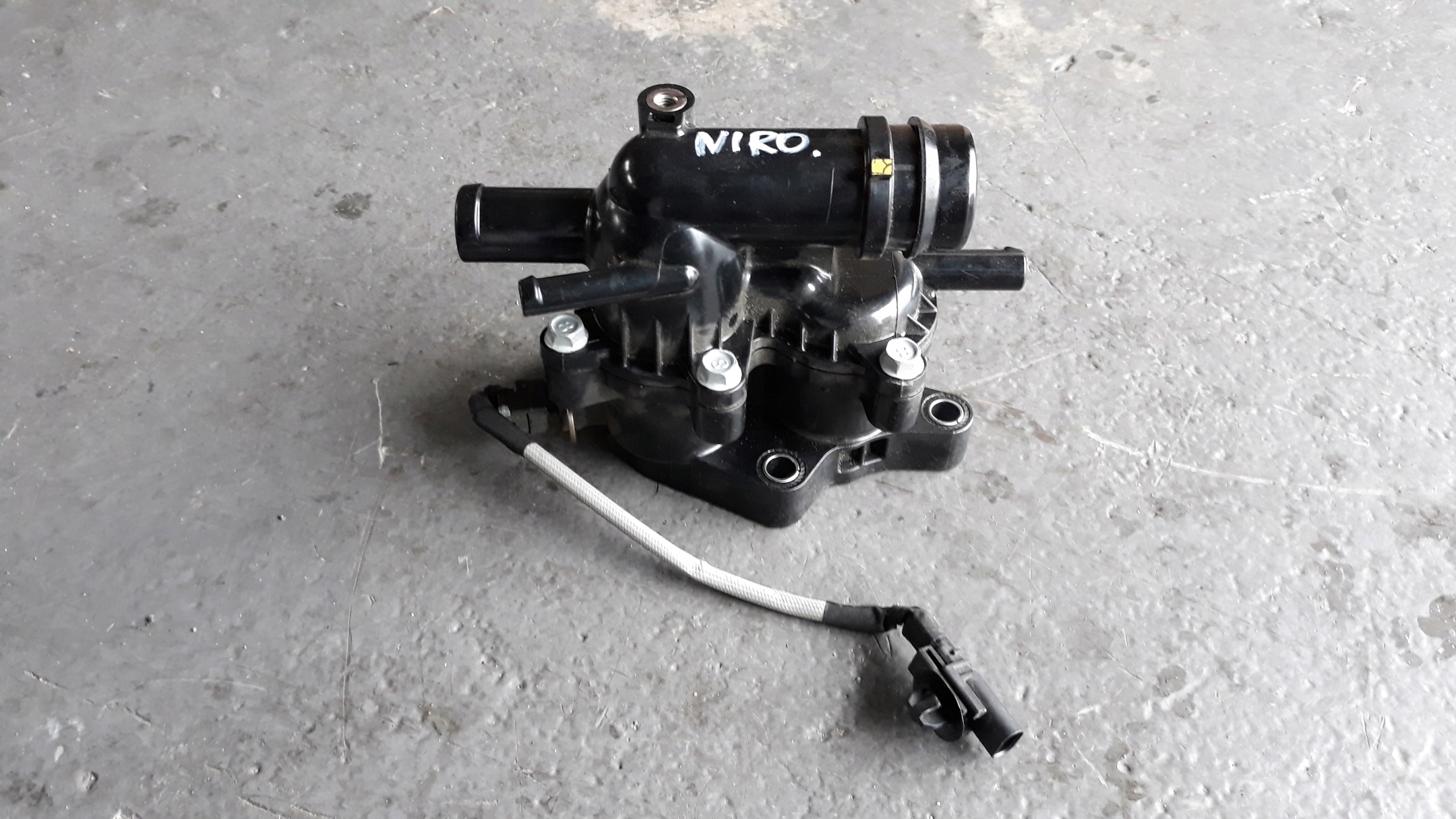 KIA NIRO 1 6 HYBRYDA KROCIEC OBUDOWA TERMOSTATU