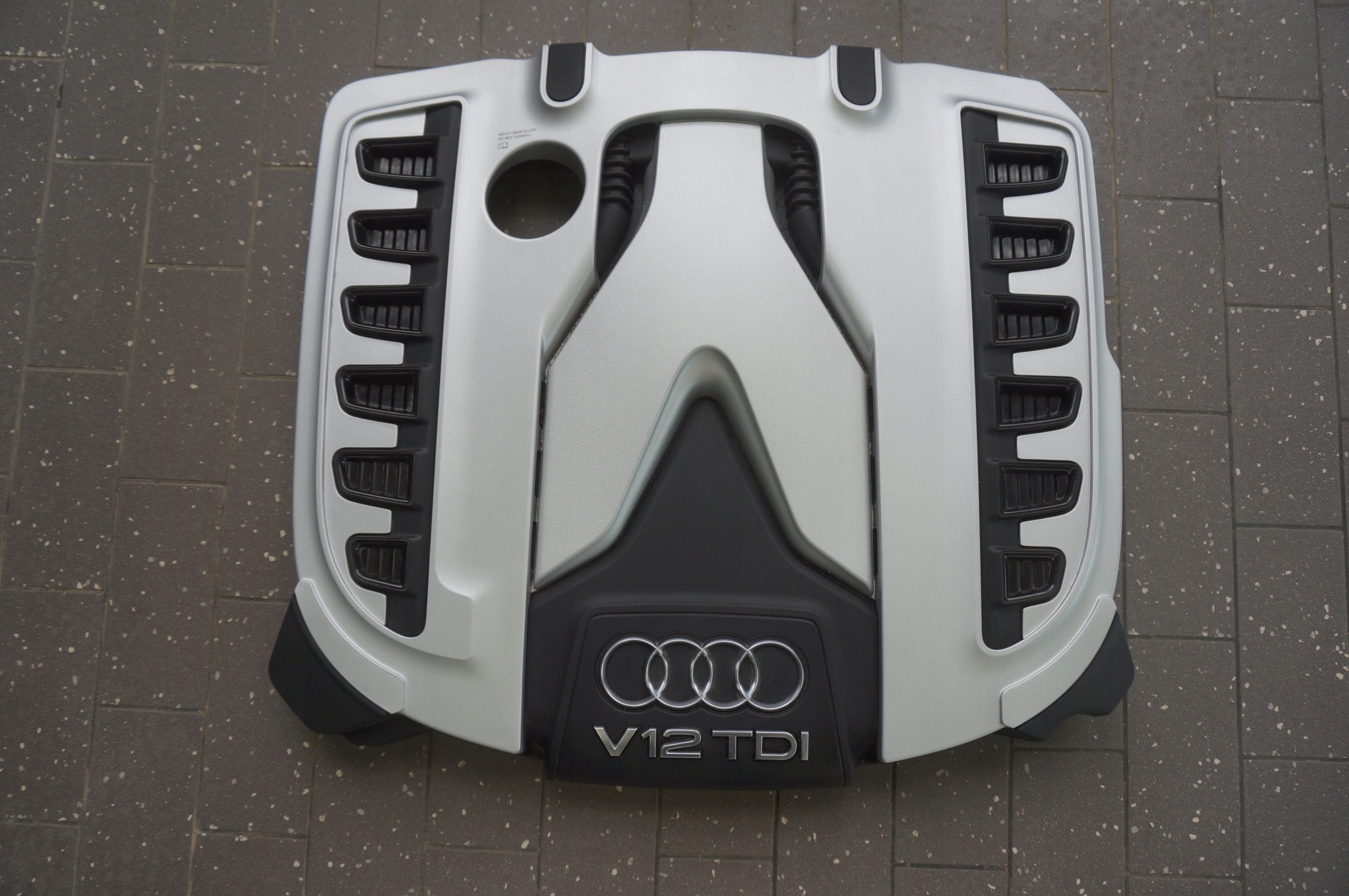 Крышка капота двигателя AUDI Q7 4L LIFT 6.0 TDI V12