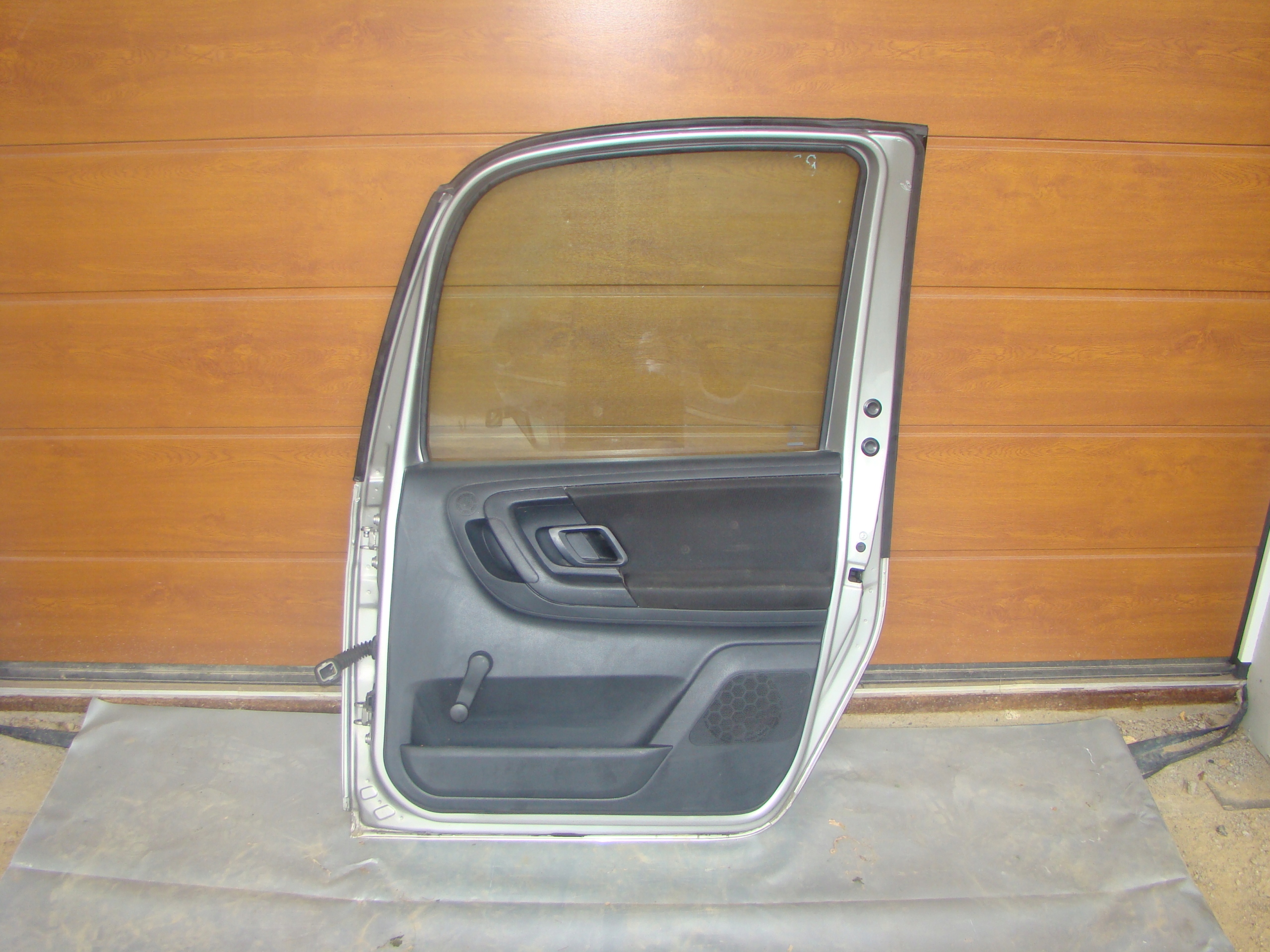 SKODA ROOMSTER. дверь левая задняя R73