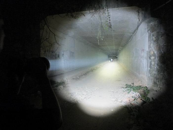 Latarka myśliwska do śledzenia śladów krwi UV ZOOM Zasilanie akumulatorowe