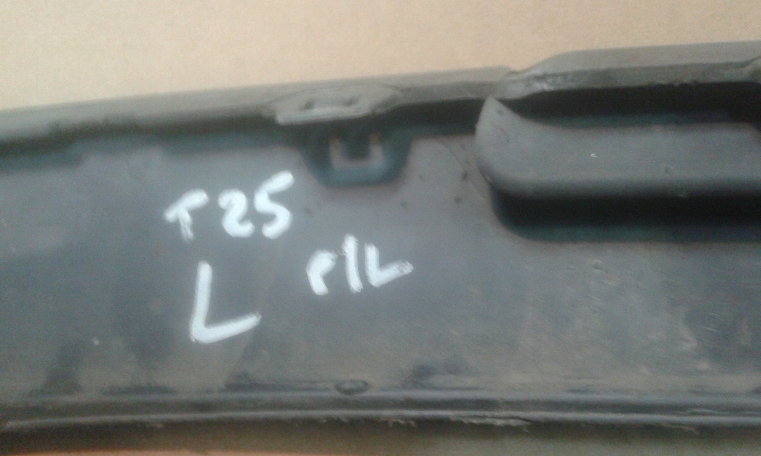 TOYOTA AVENSIS T25 03-06 HOKEJ ZDERZAKA LEWY Numer katalogowy części 44310-52160 I