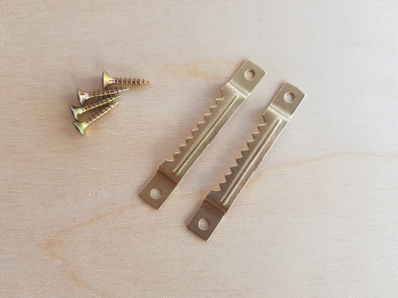 Półka na resoraki figurki zabawki żołnierzyki duża Głębokość mebla 5 cm