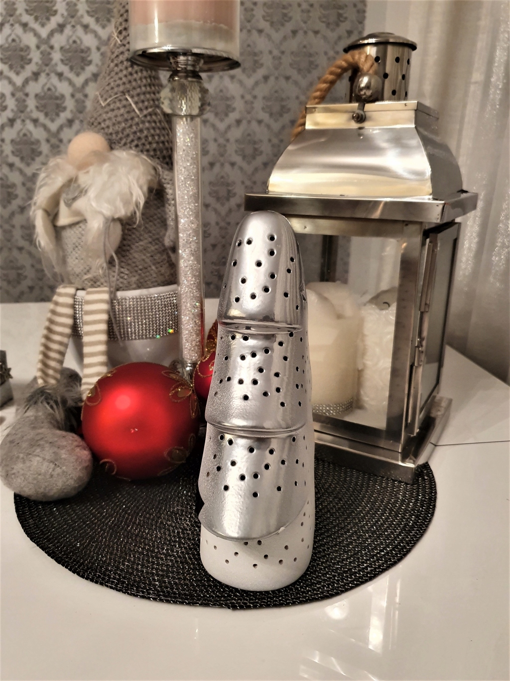 OZDOBA ŚWIĄTECZNA CHOINKA AŻUR NA TEA-LIGHT srebro Marka Chodzież