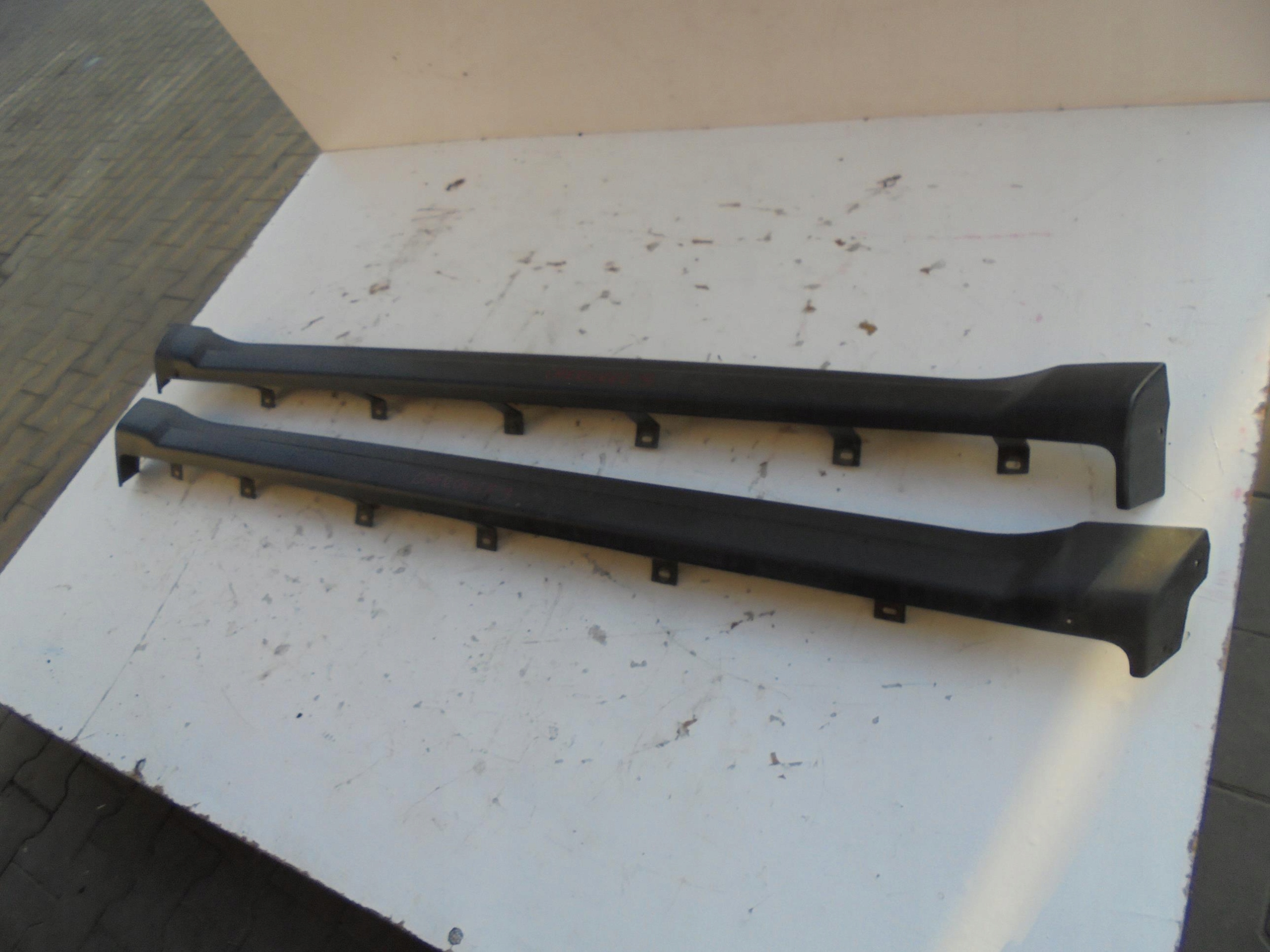 LISTWA PROGOWA PRAWA JEEP GRAND CHEROKEE III