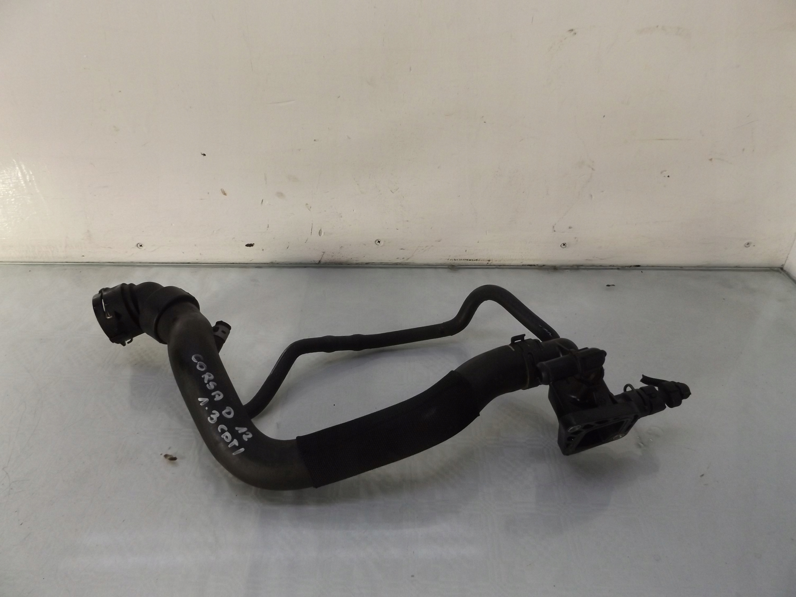 CORSA D 1,3CDTI OBUDOWA TERMOSTATU