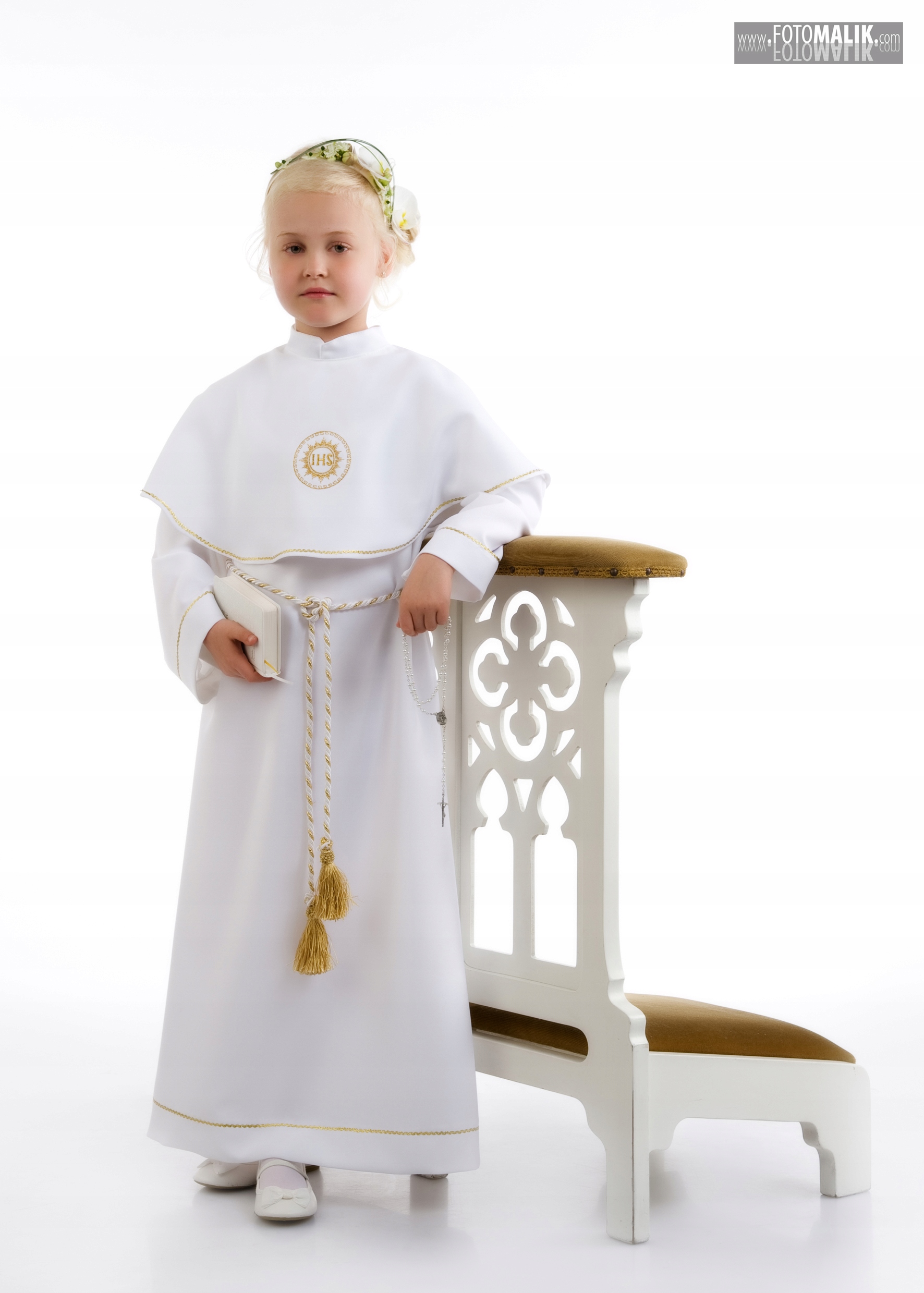 

Alba Komunijna Z Haftem I Sznurem Dziewczęca