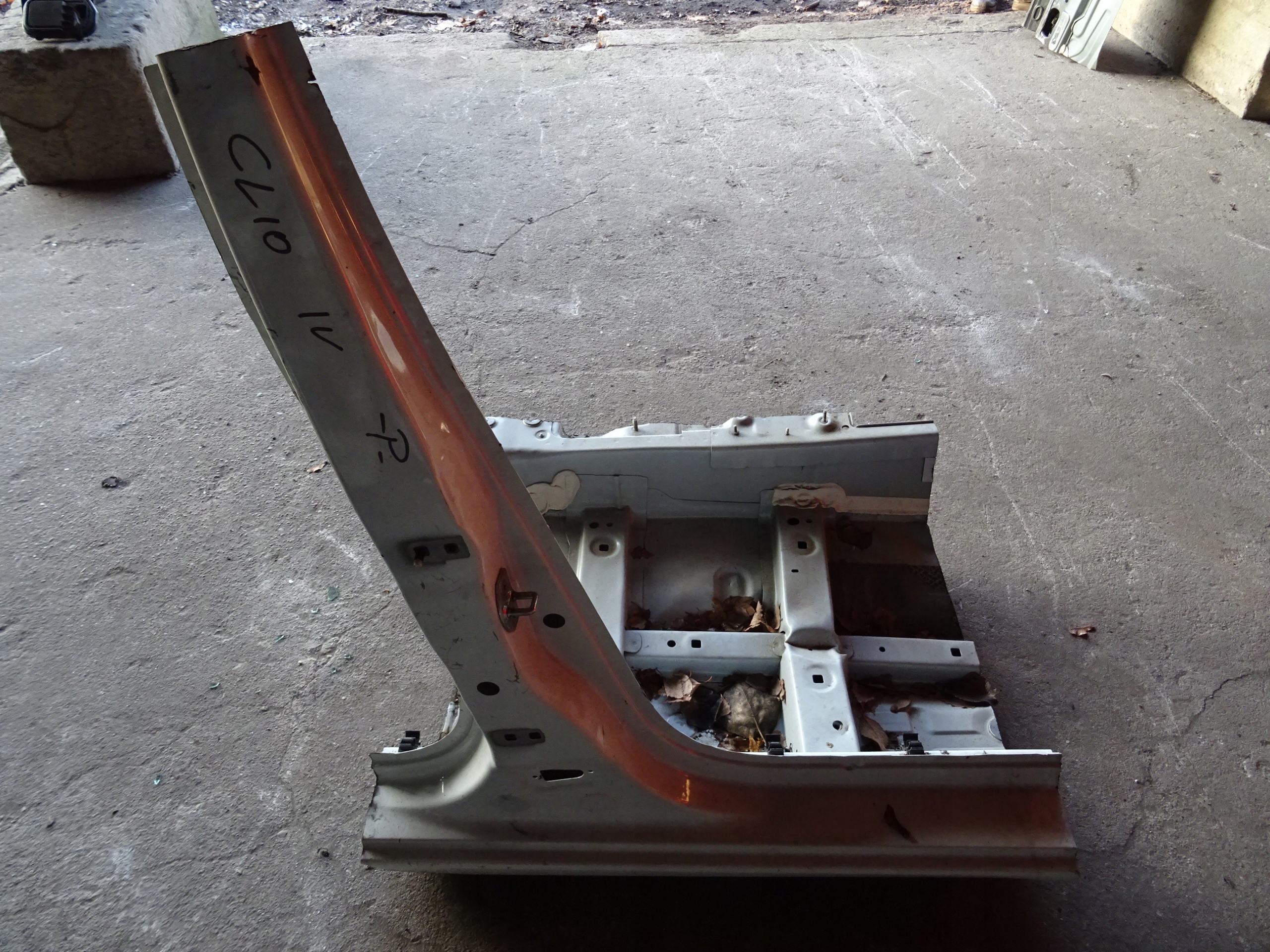 RENAULT CLIO IV 4 ЧЕТВЕРТЬ ПОРОГА ПРАВАЯ СТОЙКА