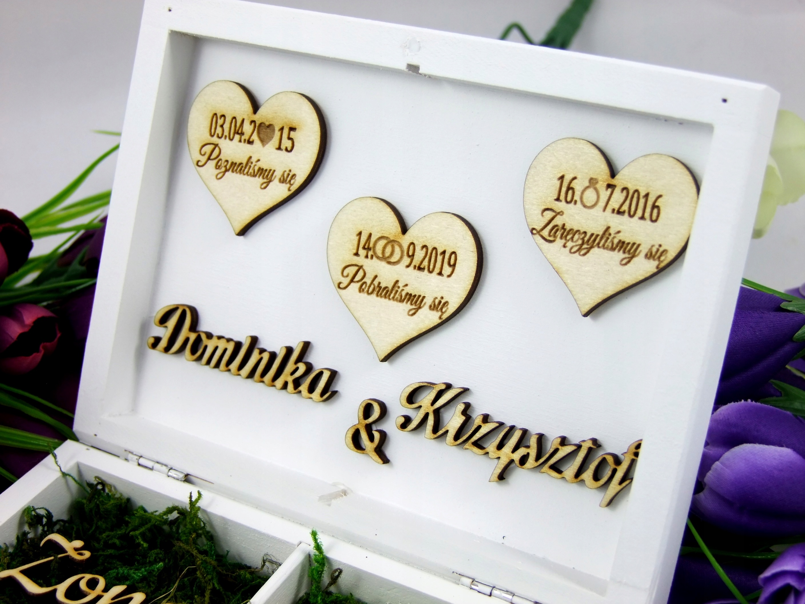 Biała Szkatułka Na Obrączki Trzy Serca Ważne Daty Imiona Młodych Marka Magnolit
