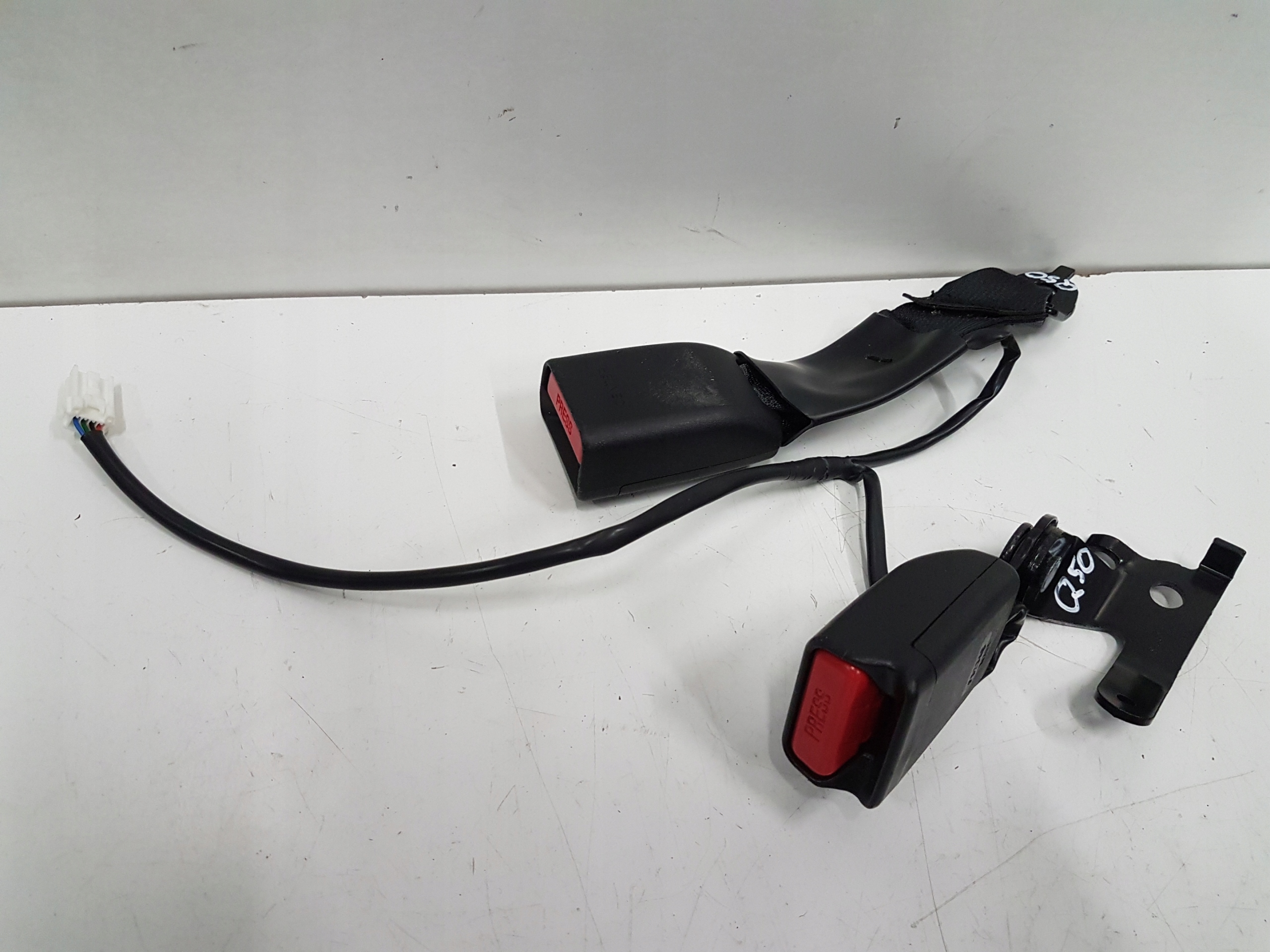 ZAPIĘCIE ZAPINKA PASA LEWY TYŁ INFINITI Q50 13-18