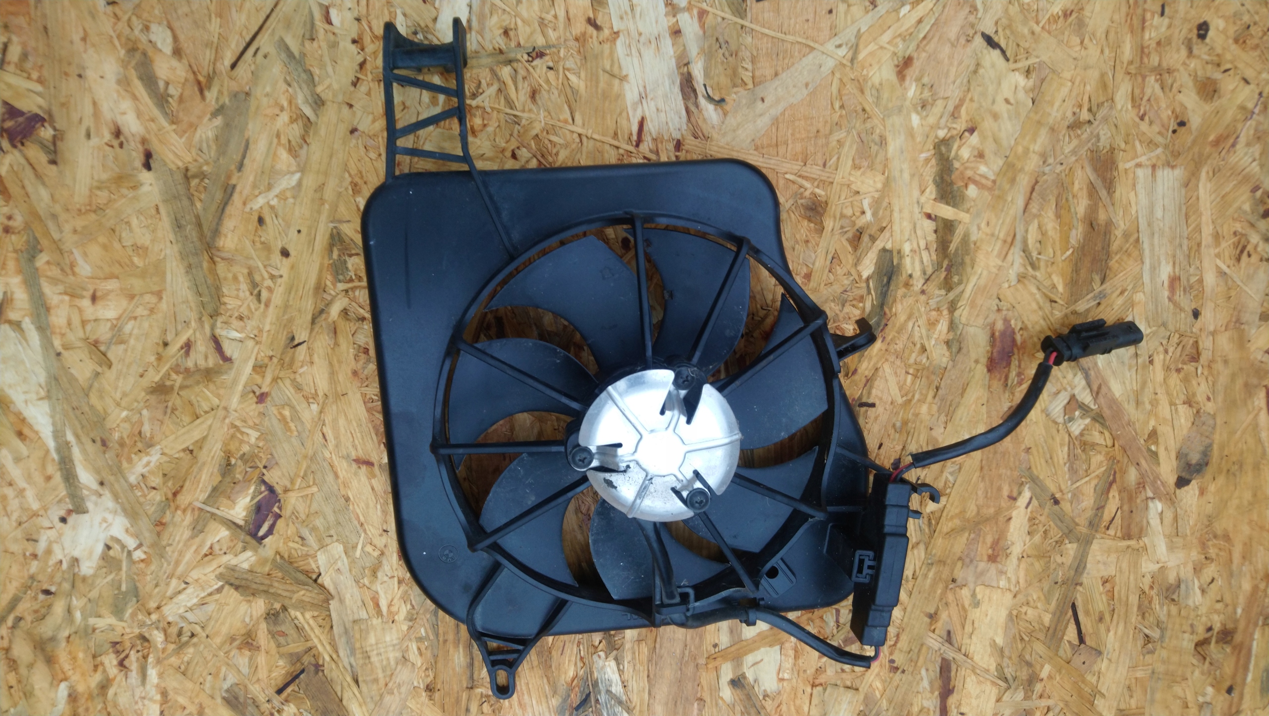 BMW S 1000 RR вентилятор