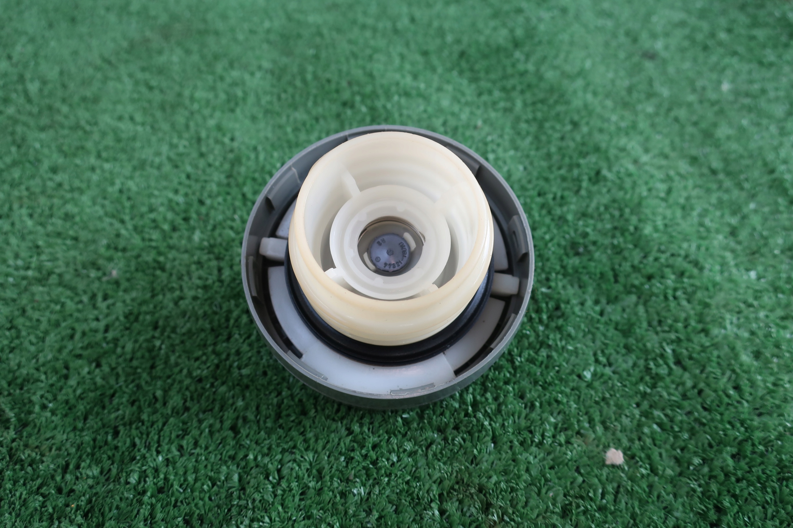 КРЫШКА ТОПЛИВНОГО БАКА SUZUKI JIMNY 2004 ГОДА