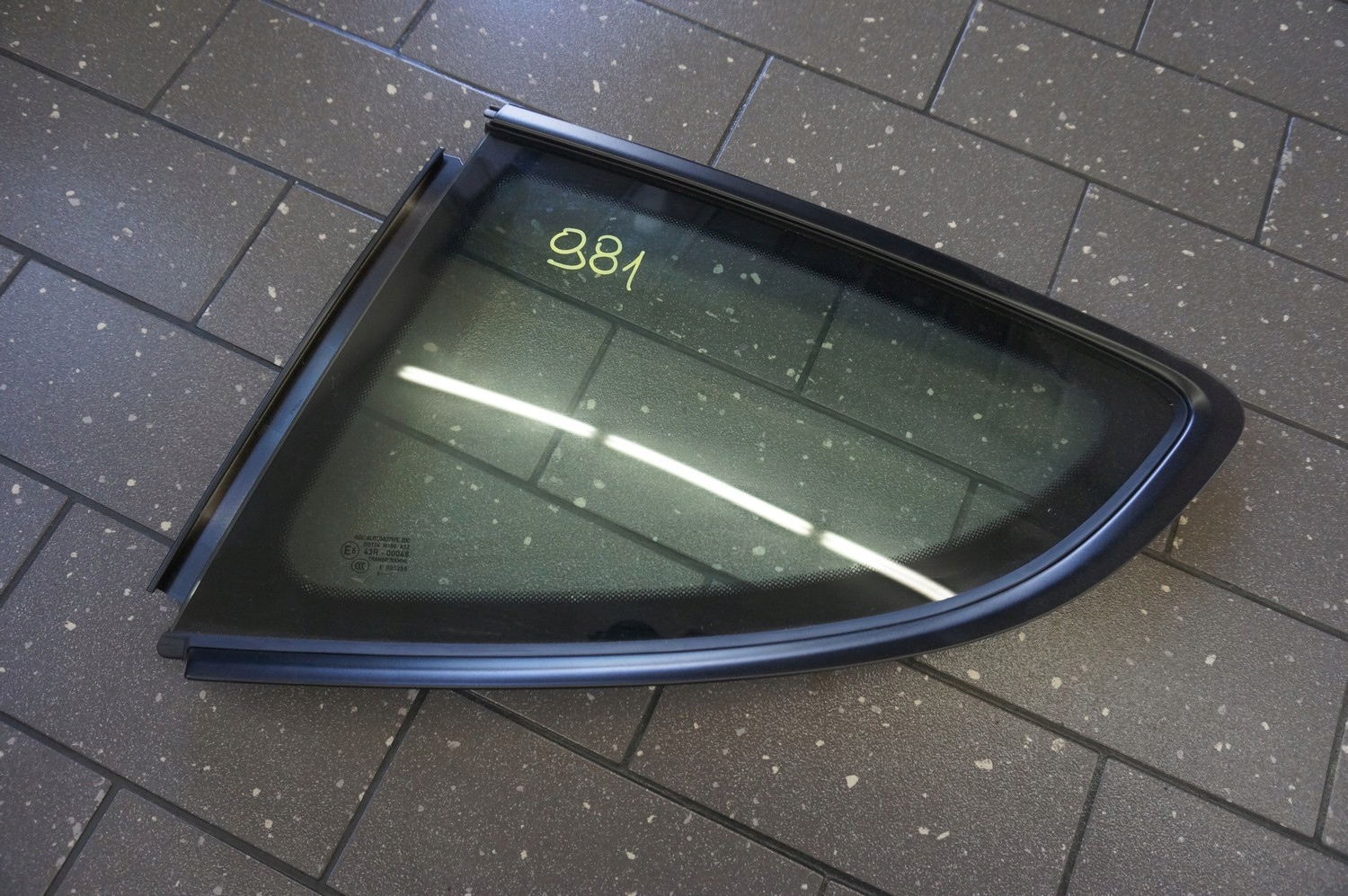 SZYBA TYŁ KAROSERYJNA LEWA PORSCHE CAYMAN 981 2015