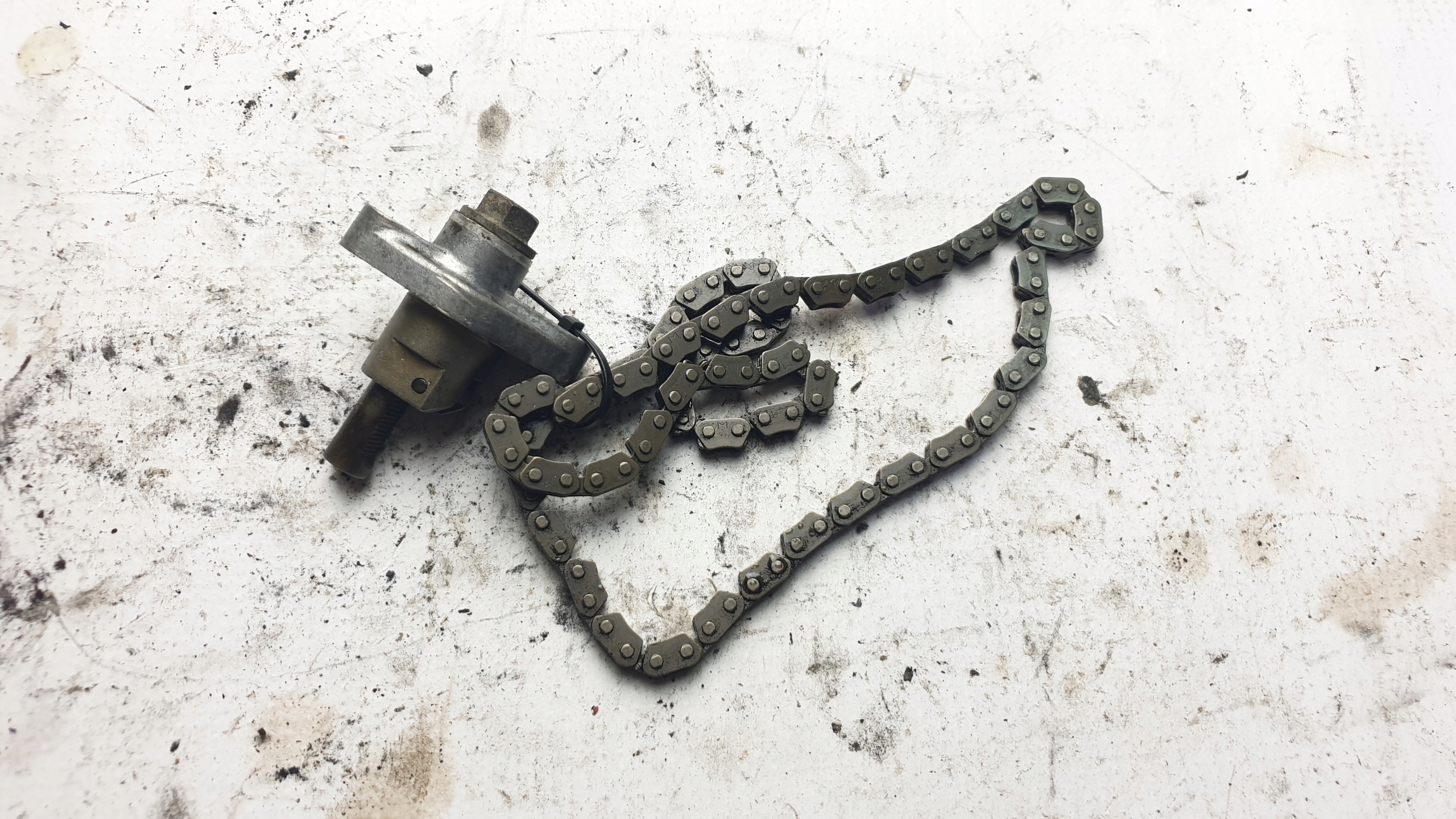 NAPINACZ ŁAŃCUCH ROZRZĄDU HONDA FORESIGHT 250