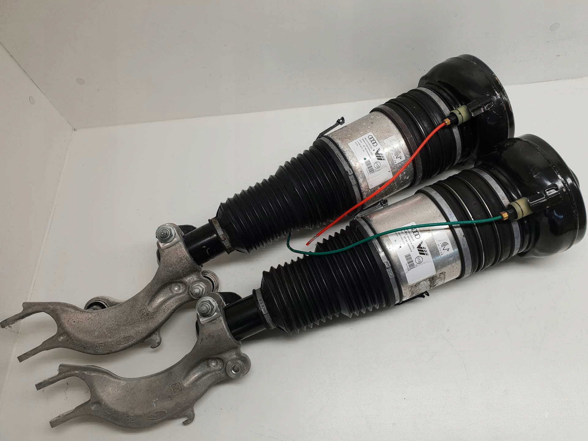 AUDI Q7 АМОРТИЗАТОР ПЕРЕДНИЙ GWARm0616039ac