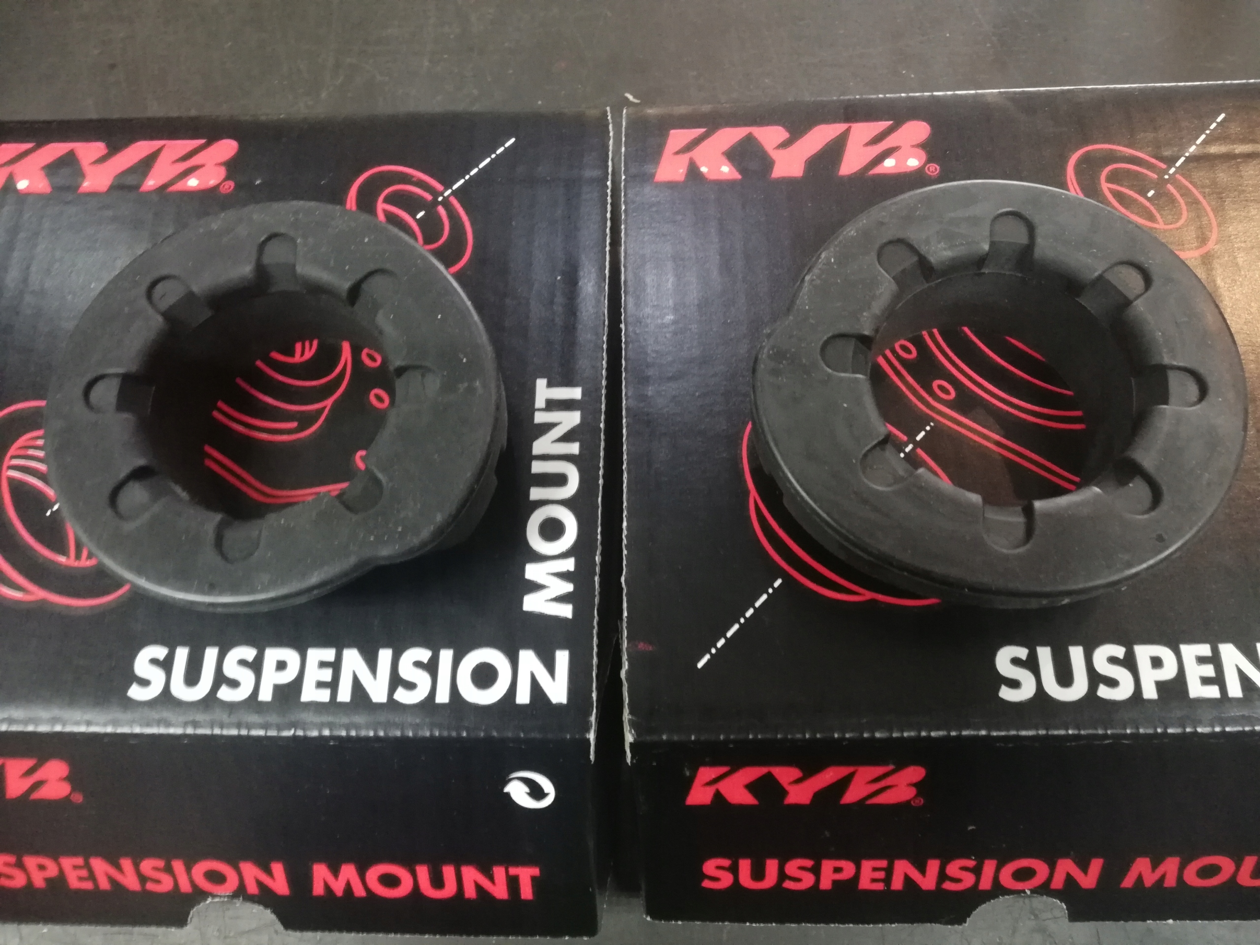 PODUSZKA SPREZYNY DODGE MAGNUM KYB