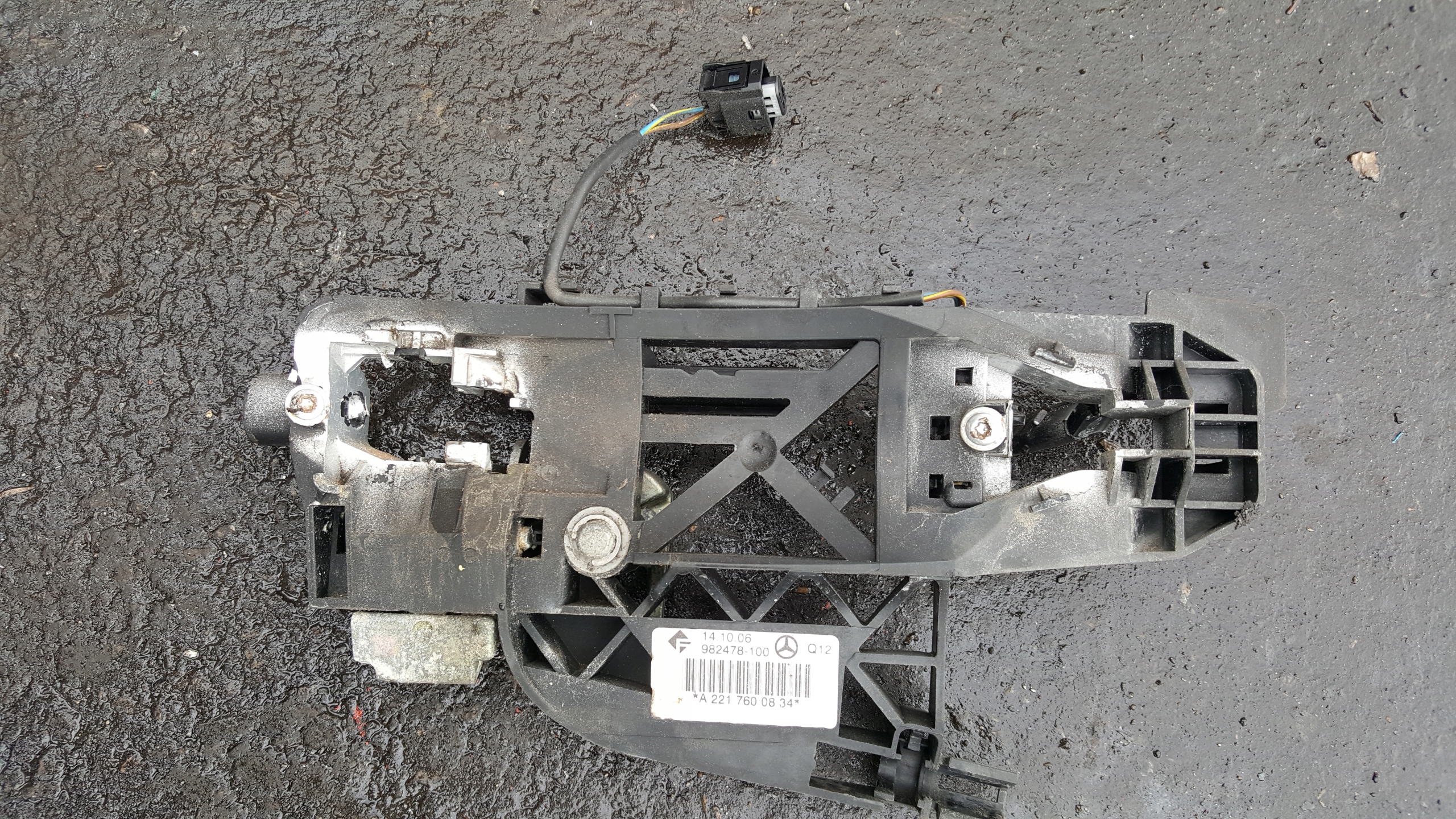 A2217600834 - Ручка крепление правой задней Mercedes S W221 KEYLESS