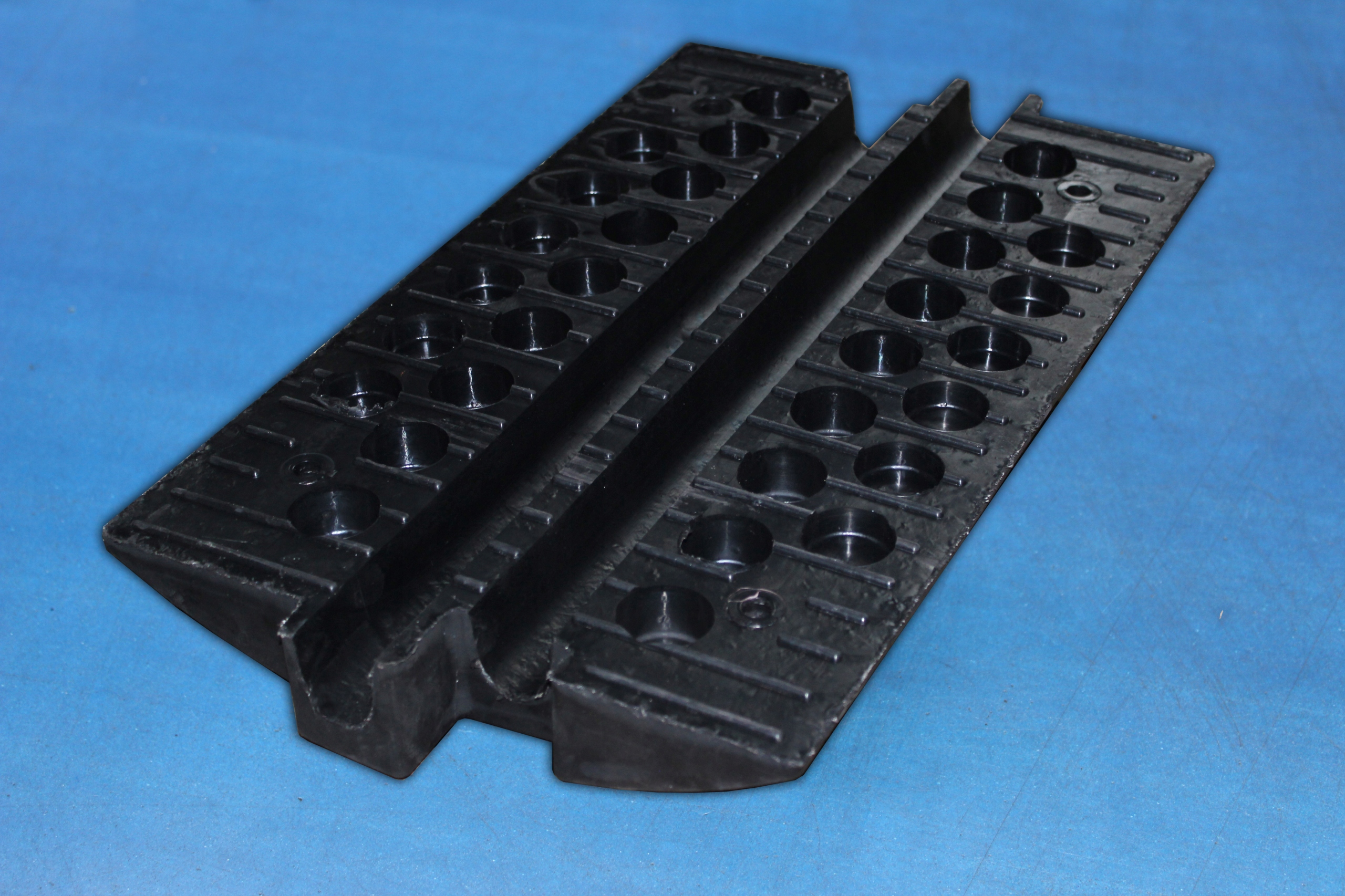 Próg kablowy osłona ochrona kabli 1,5 metry Kod producenta LP300