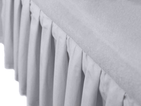 

Falbanka do łóżeczka maskuje i dekoruje