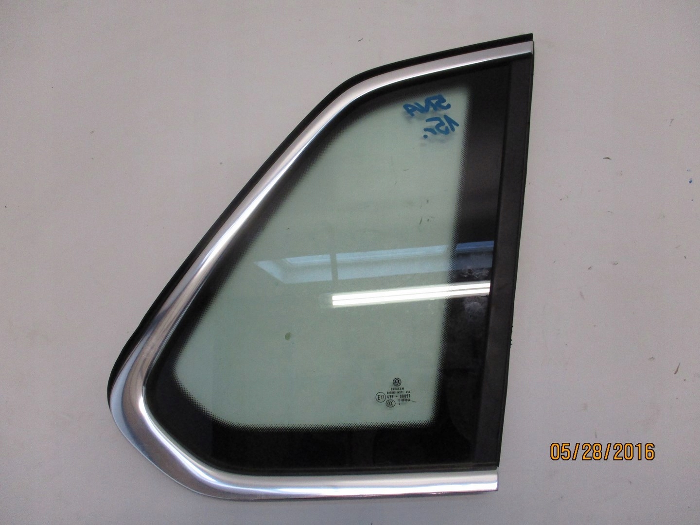 Лобовое стекло автомобиля VW Tiguan 5na 15R