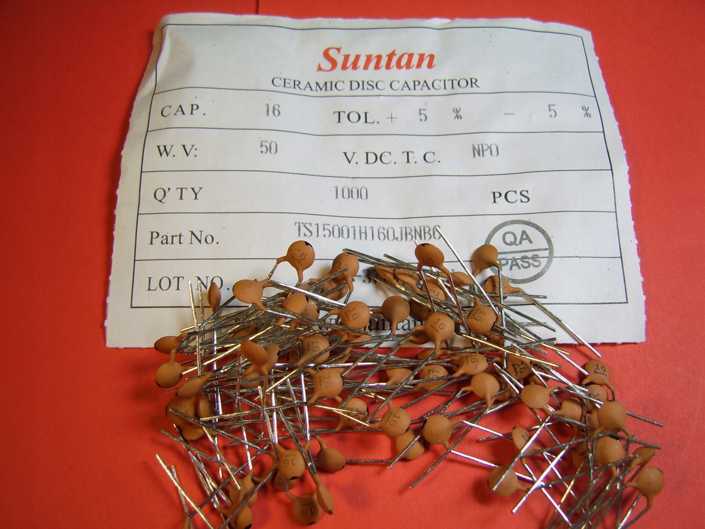 100x 16pF 50V 5% NP0 kond. ceramiczny Tht Suntan