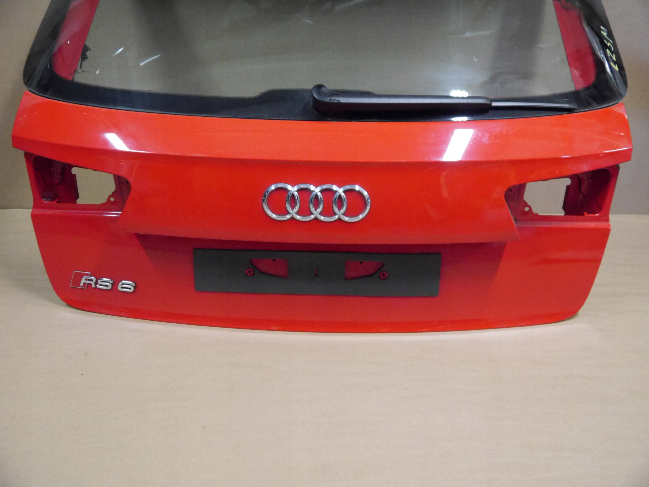 AUDI A6 C7 KLAPA TYŁ BAGAŻNIKA Kolor czerwony