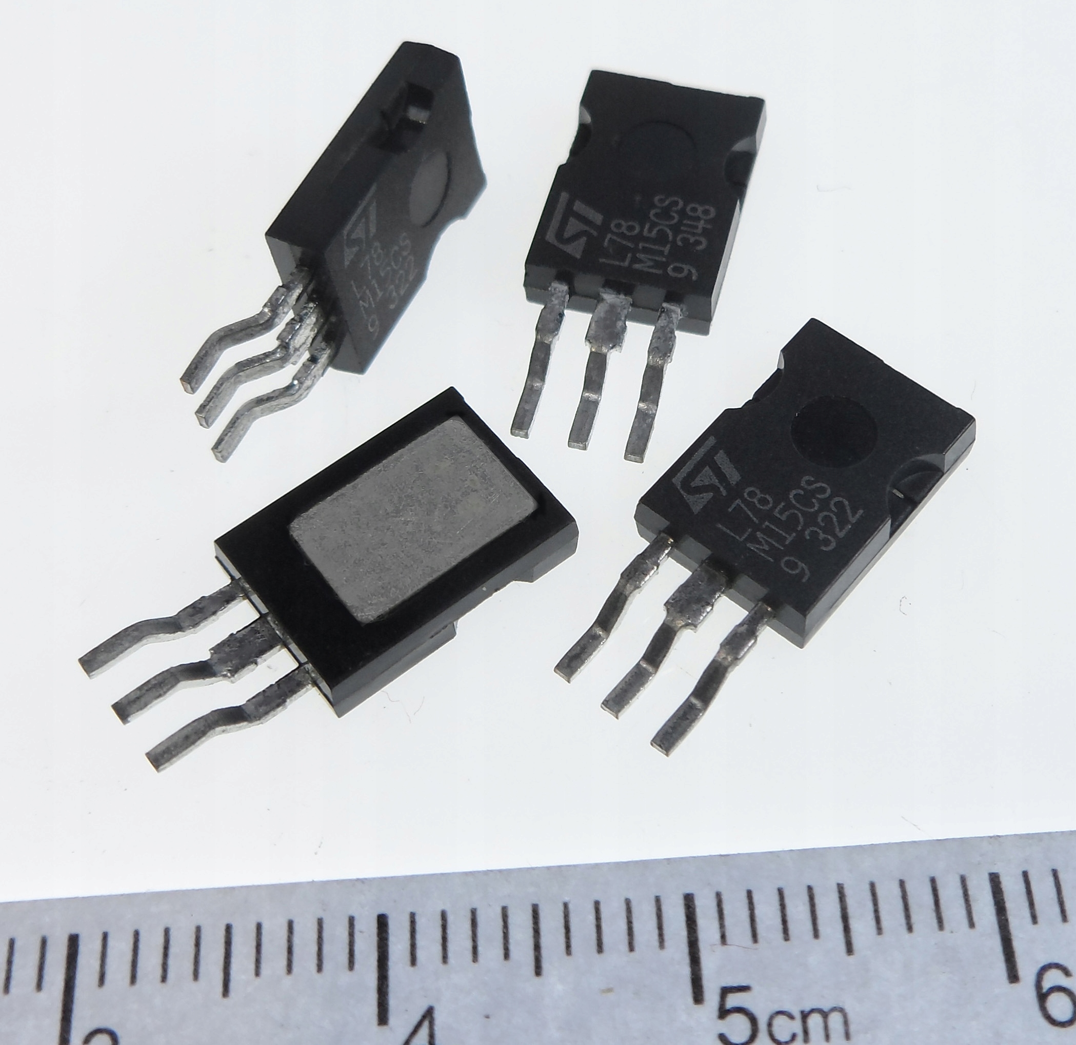 |STcs| 78M15 stabilizator 15V 500mA SOT194