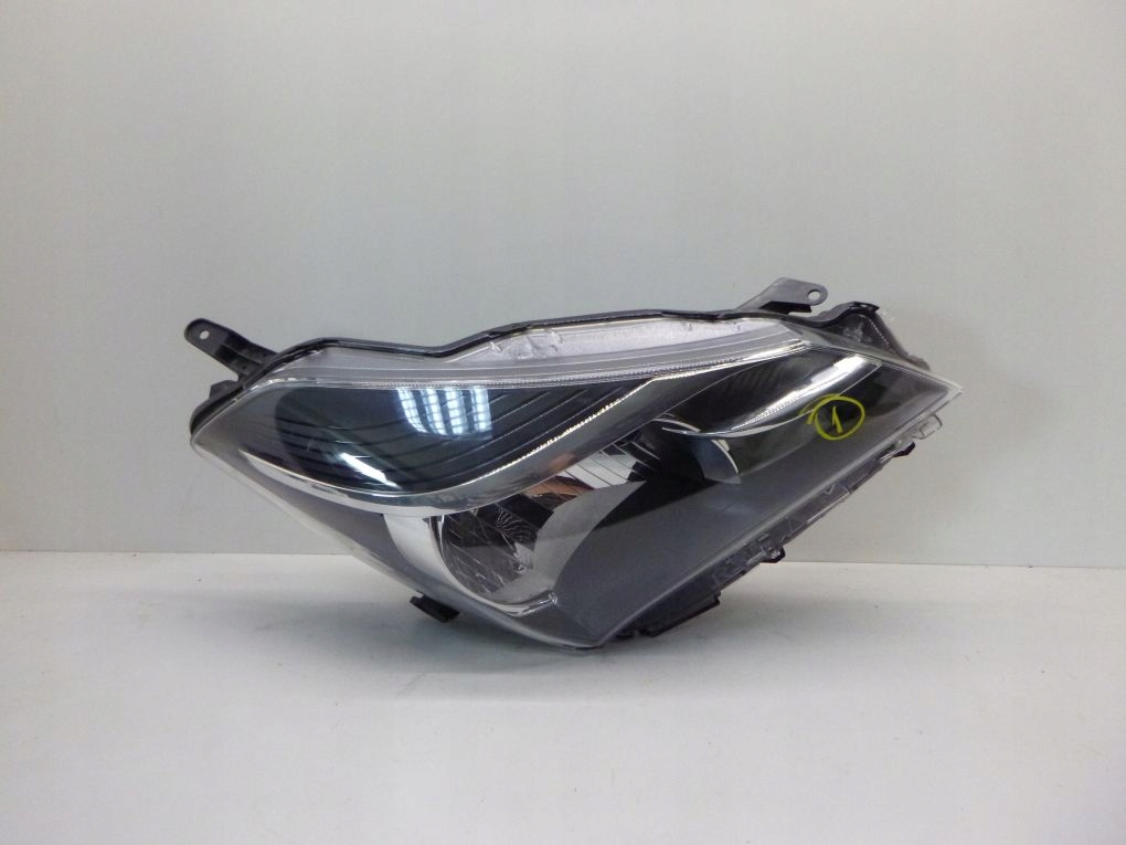 TOYOTA YARIS III LIFT 13- light front right