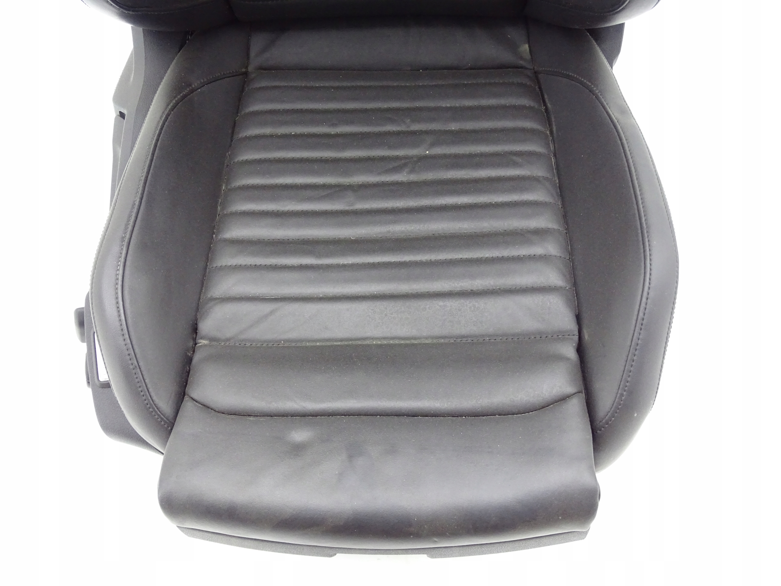 VW PASSAT B8 FOTEL PRAWY PASAŻERA SKÓRA HIGHLINE ERGO COMFORT 3Q0881106K Numer katalogowy części 3Q0881106K