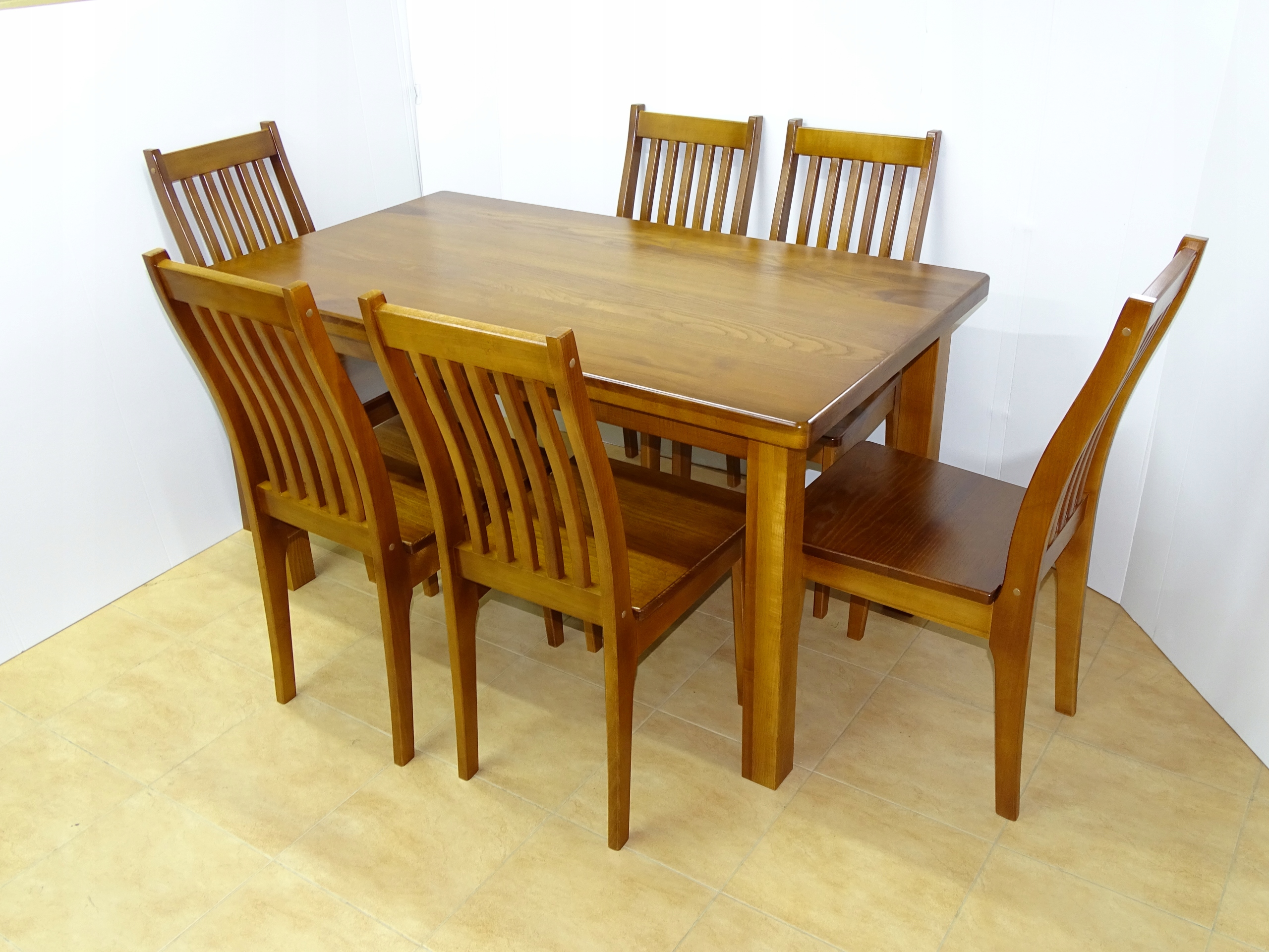 Комплект 6 стульев. Стол кухонный деревянный. Деревянный стол со стульями. Деревянные кухонные столы и стулья. Стол на кухню из массива.