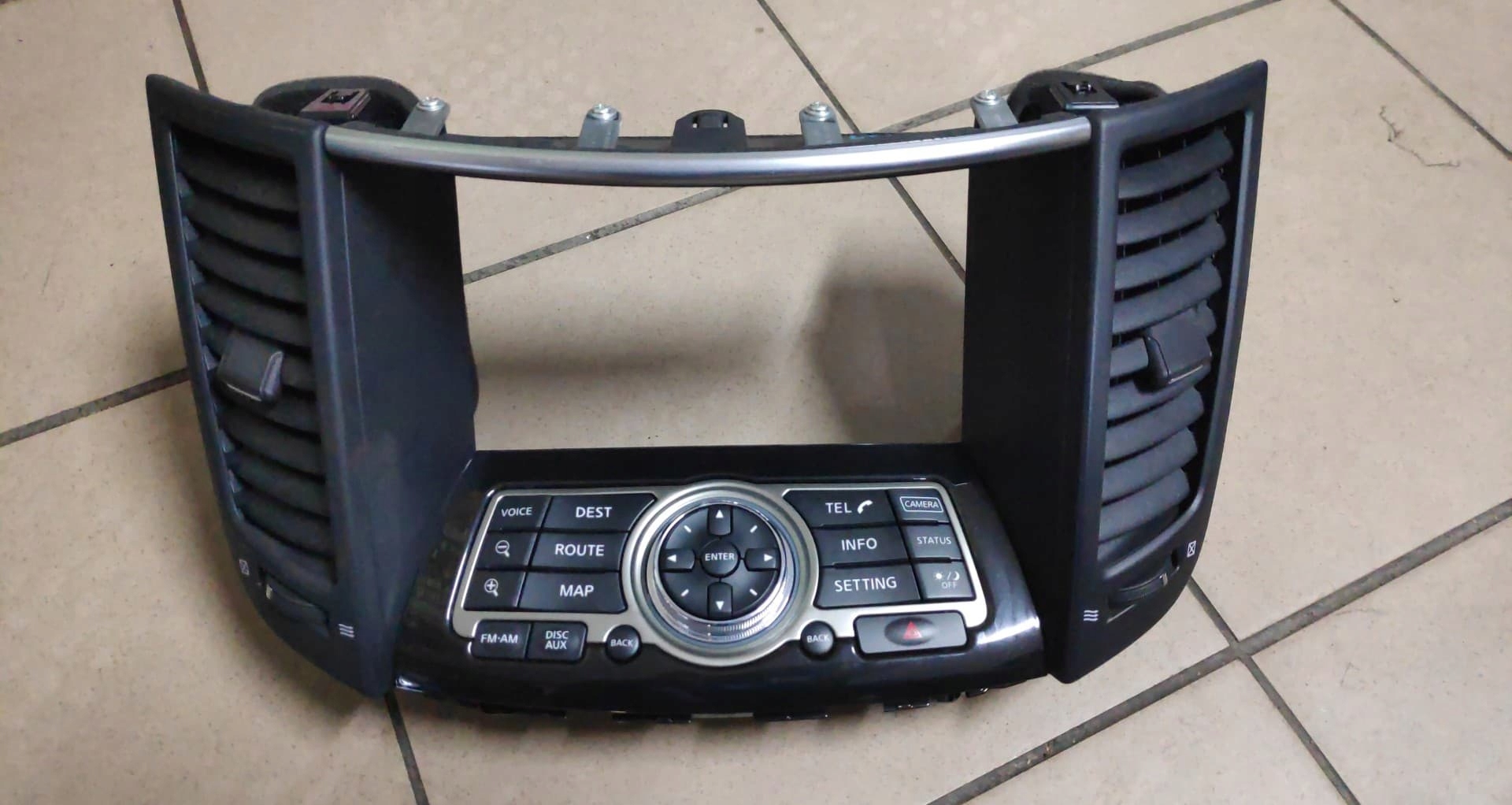 PANEL RADIA KRATKA INFINITI QX70 283951DR5D