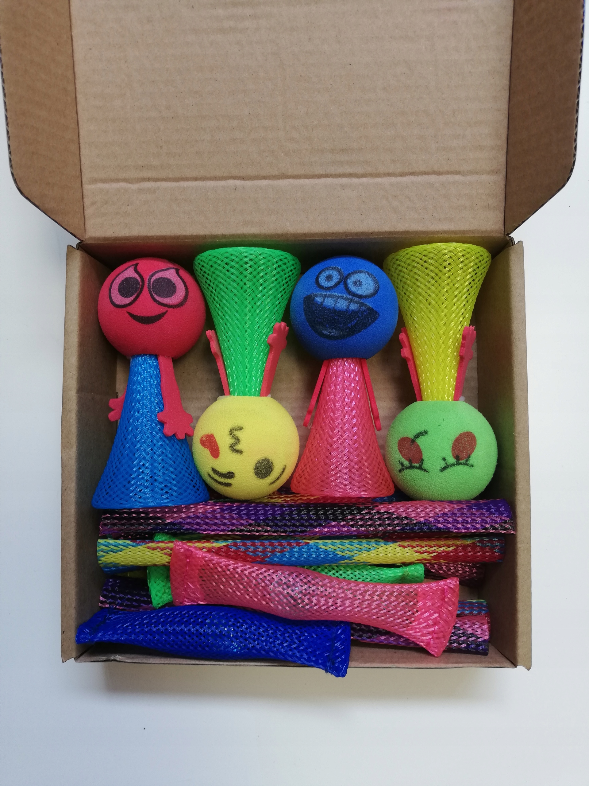 

Okazja! Kolorowe Zabawki Drapaki dla kota18 sztk.