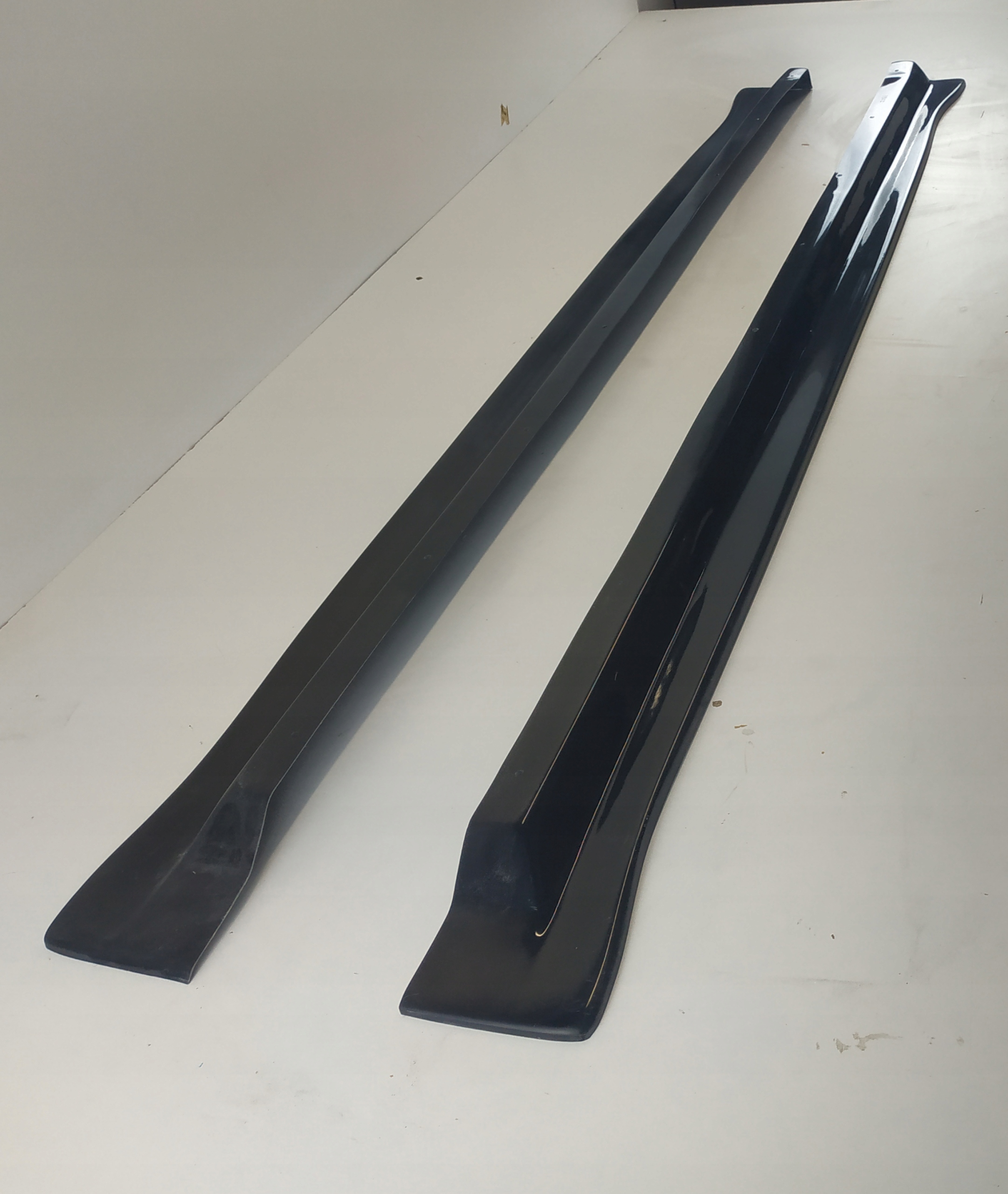 Nissan Z33 350Z Dokładki Progowe Progi KOMPLET Producent części Inny