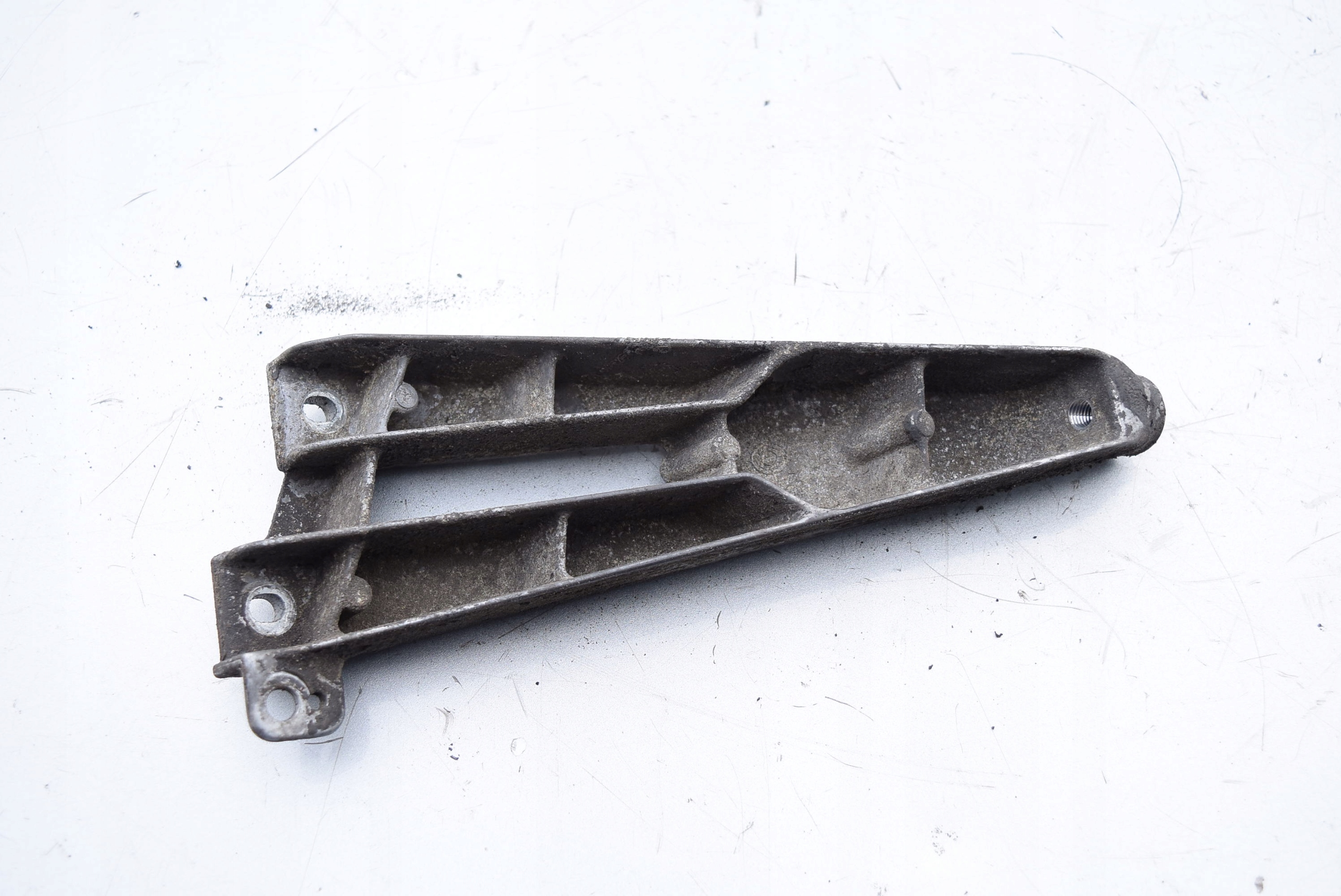 MERCEDES W210 2.0 KOMPRESOR ŁAPA 1112361395 Typ samochodu Samochody osobowe