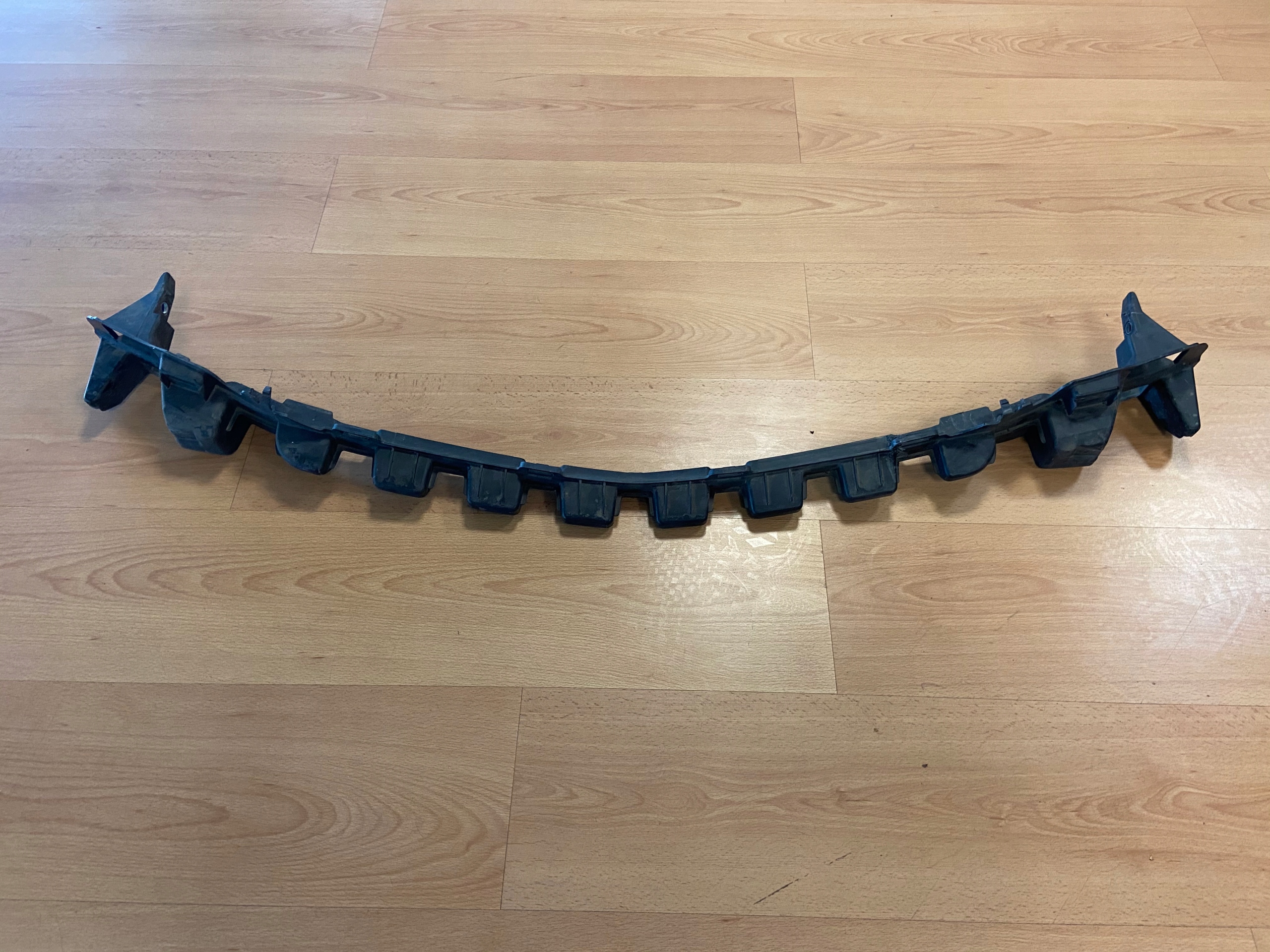 MERCEDES W204 WZMOCNIENIE WSPORNIK ZDERZAKA PRZÓD A2048854065