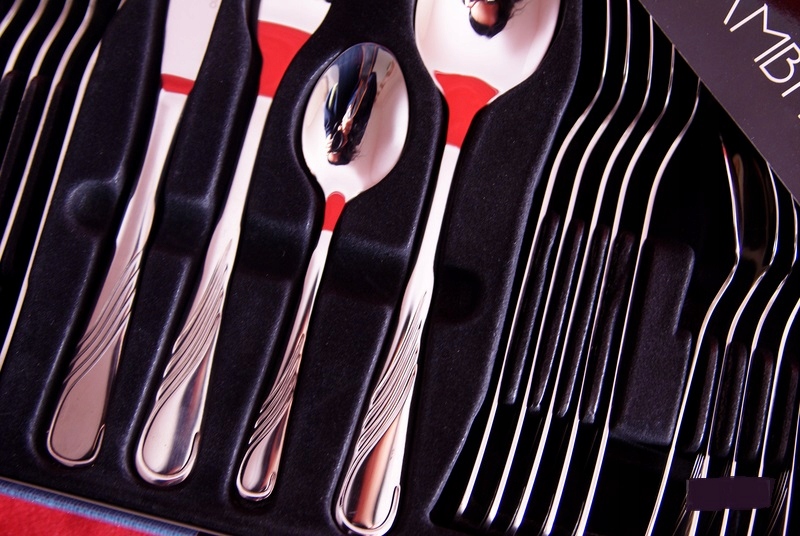 AMBITION SZTUĆCE 31 NAPOLI OBIADOWE 24 + 7 ZESTAW CIASTA ŁOPATKA WIDELCZYKI Materiał wykonania metal