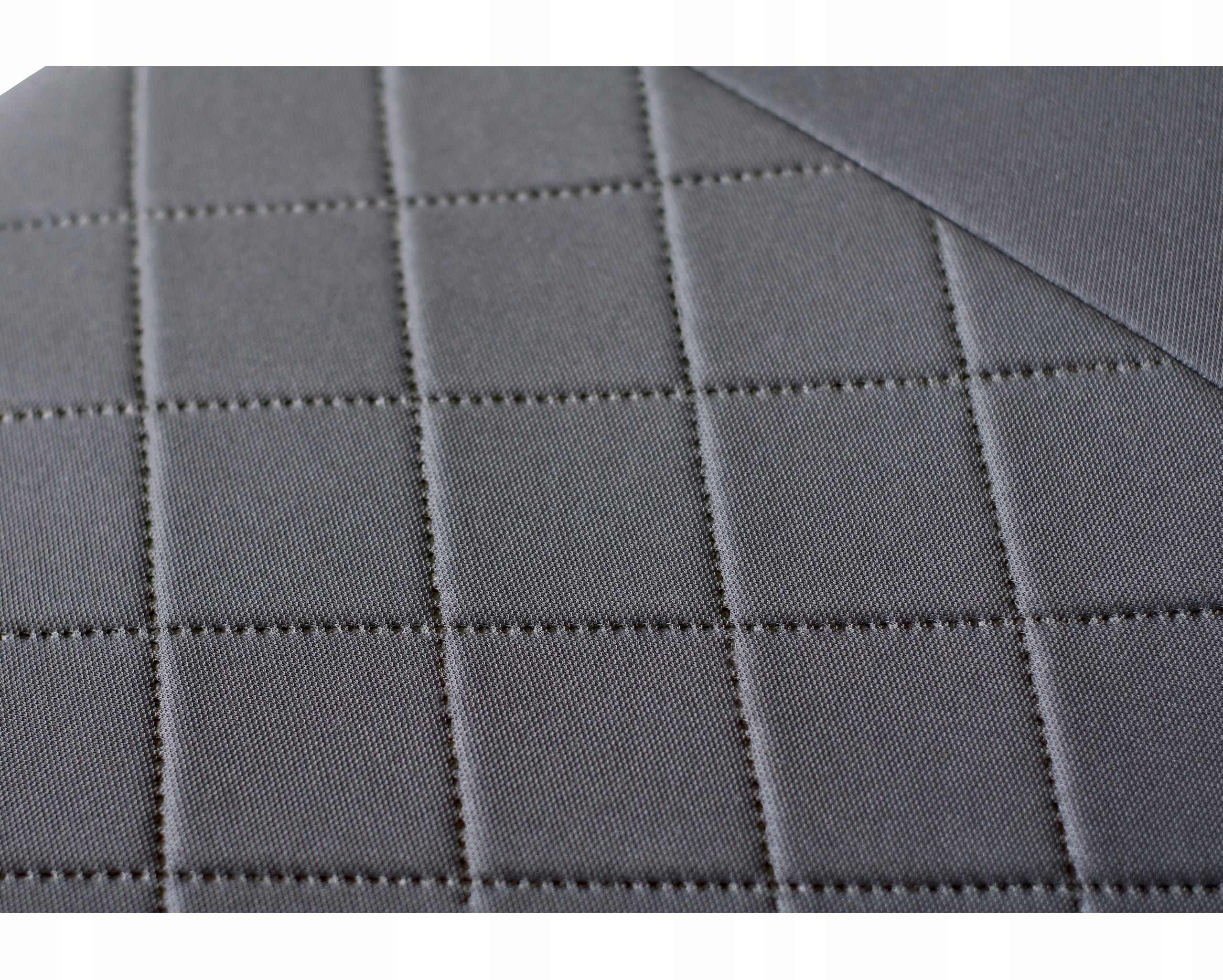 PRZEDNIE POKROWCE MIAROWE do TOYOTA RAV4 V Cechy dodatkowe szwy/otwory na poduszki powietrzne gotowe otwory pod zagłówki