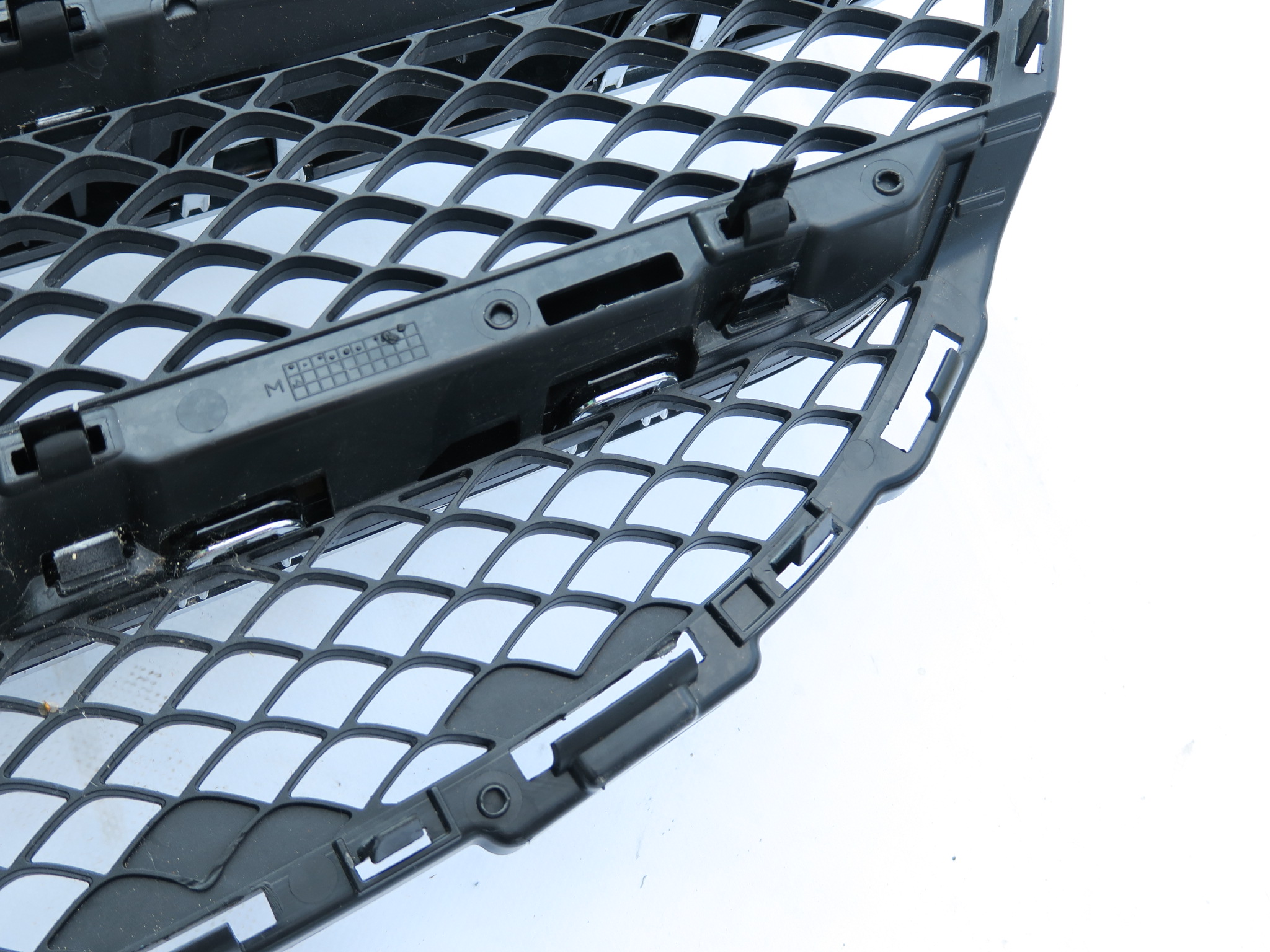 oem 2058800183 решетка радиатора черный хром