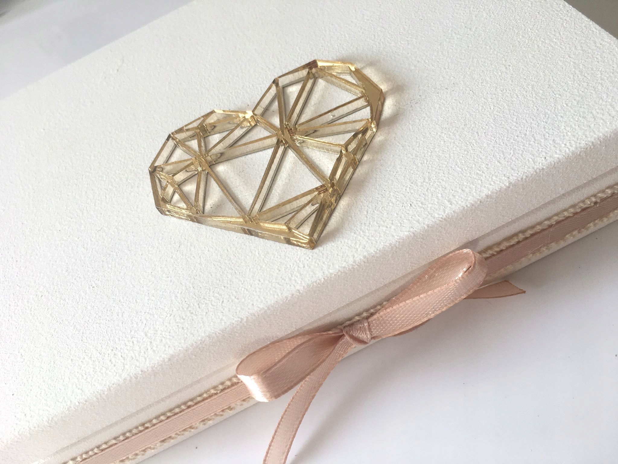 Serce geometryczne złote lustrzane plexi Marka Acouway