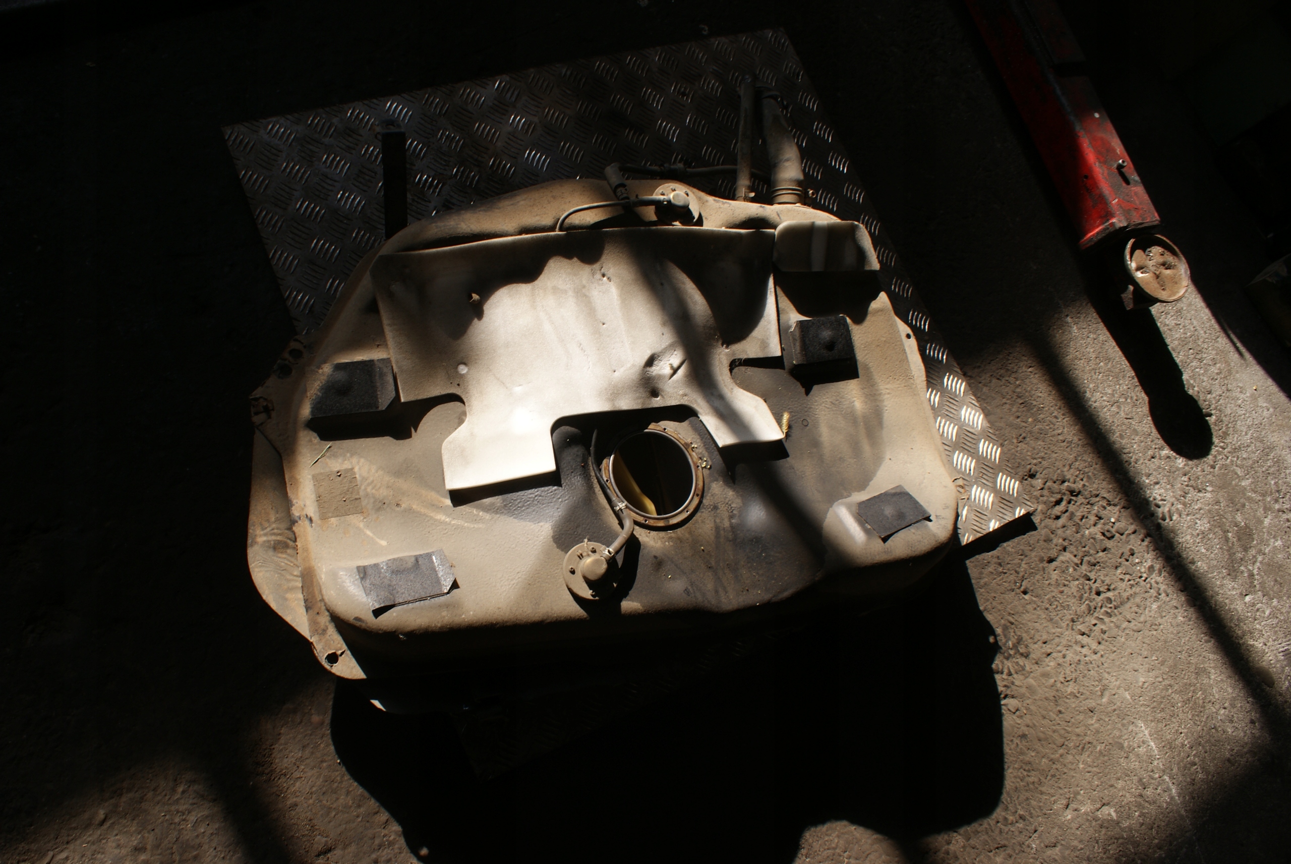 Mazda 323F BA бак Паливний бак