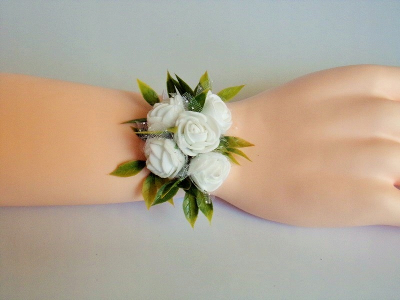 K 13 D * Kotylion bukiecik na rękę ślub studniówka Cechy dodatkowe brak