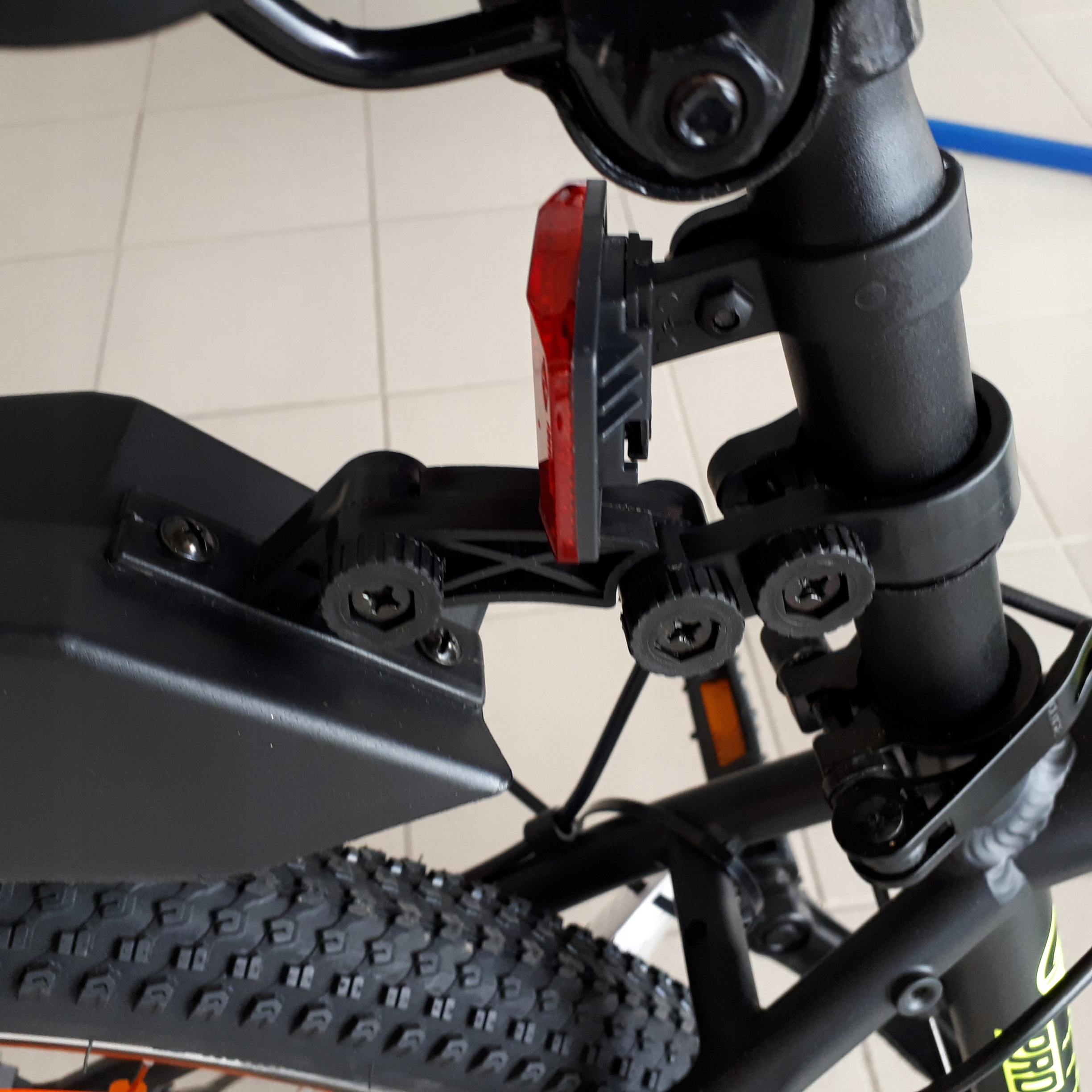 Błotniki MTB CROSS FLY na koła 26 - 27.5 cala NEON Marka Inna marka