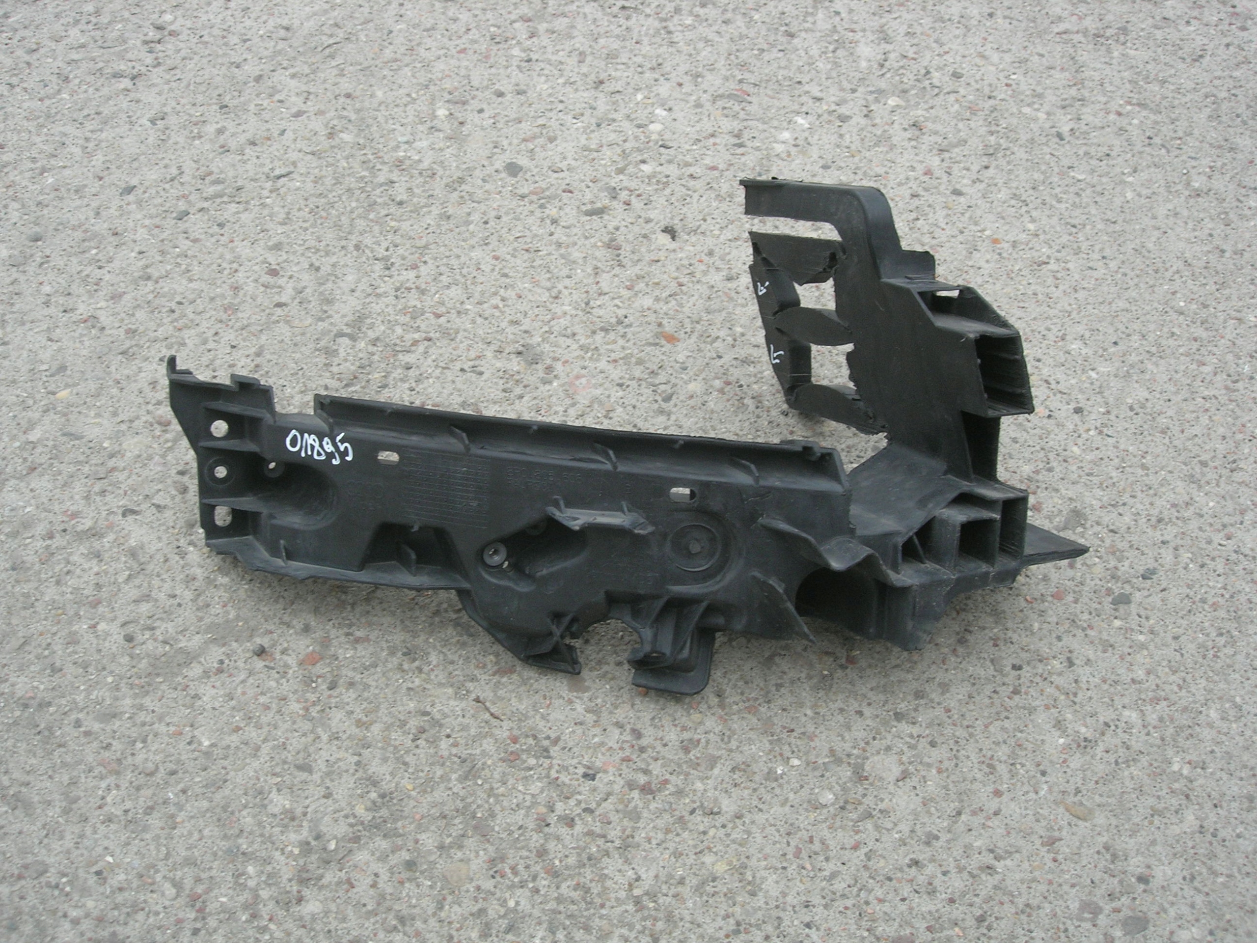 UCHWYT REFLEKTORA R AUDI Q5 8R0805608B W-WA