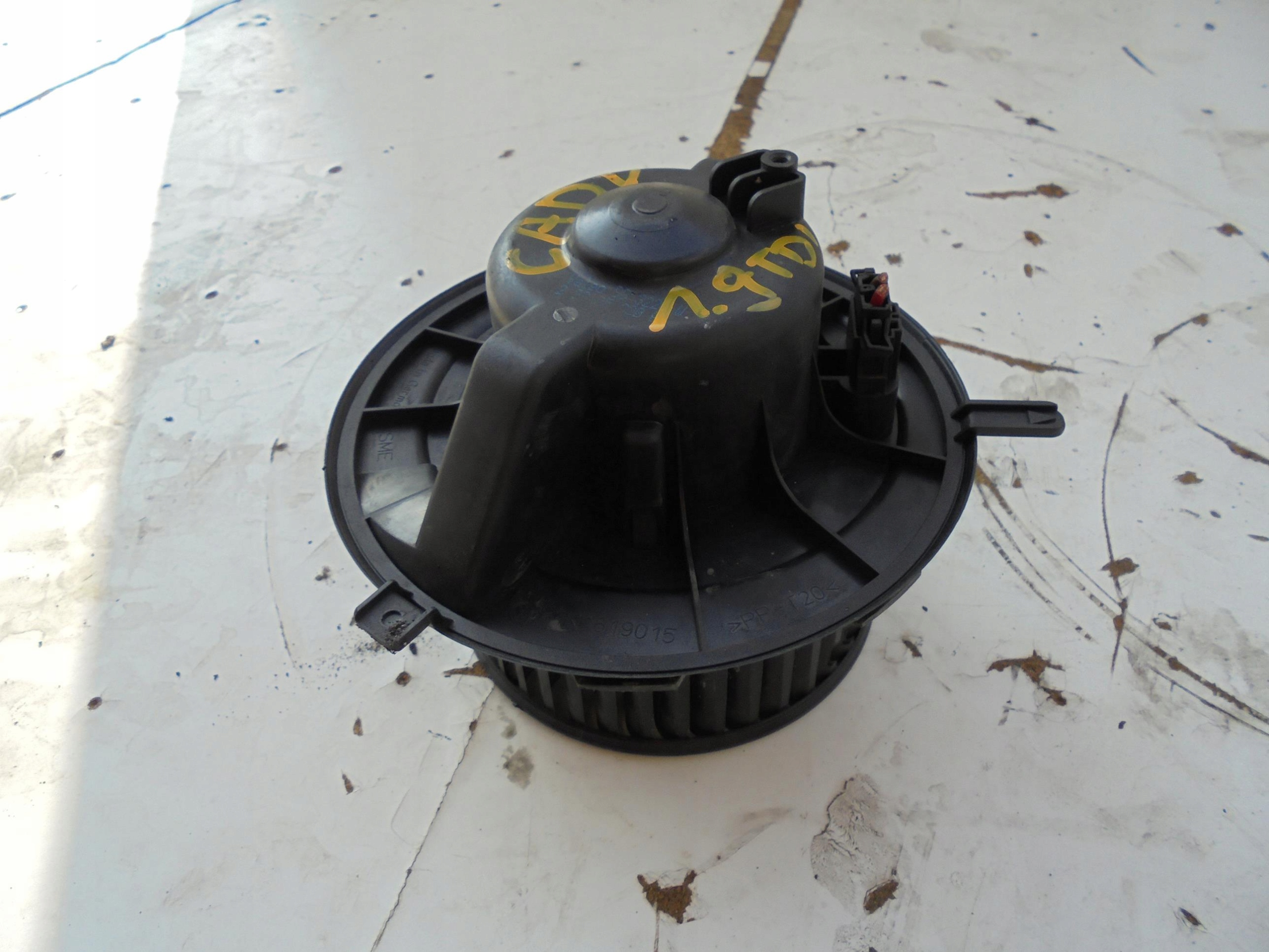 WENTYLATOR NAWIEWU VW CADDY